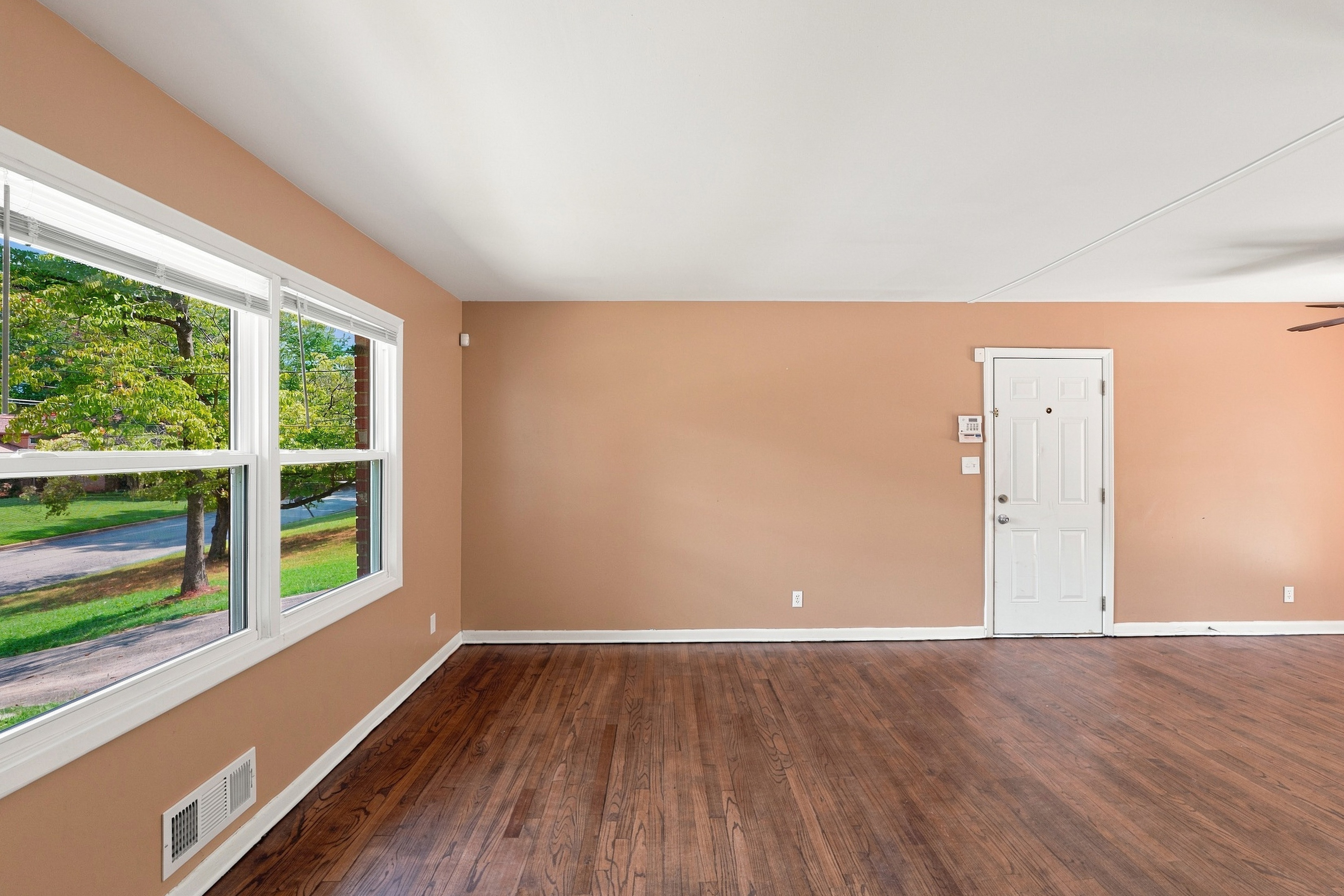 Photo 6 of 34 of 3713 Elkridge Dr, Decatur, GA