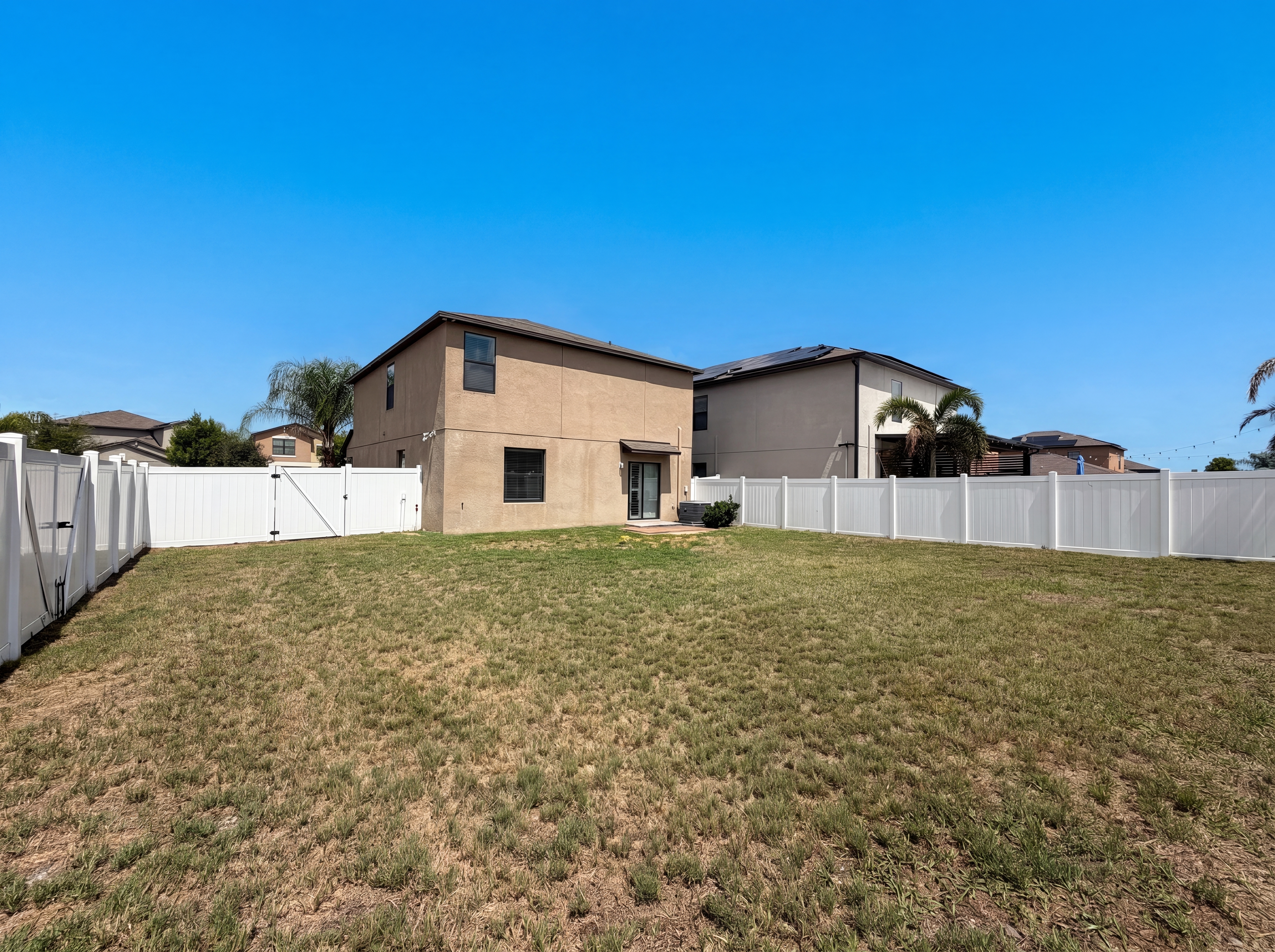 Photo 12 of 16 of 11126 Hudson Hills Ln, Riverview, FL