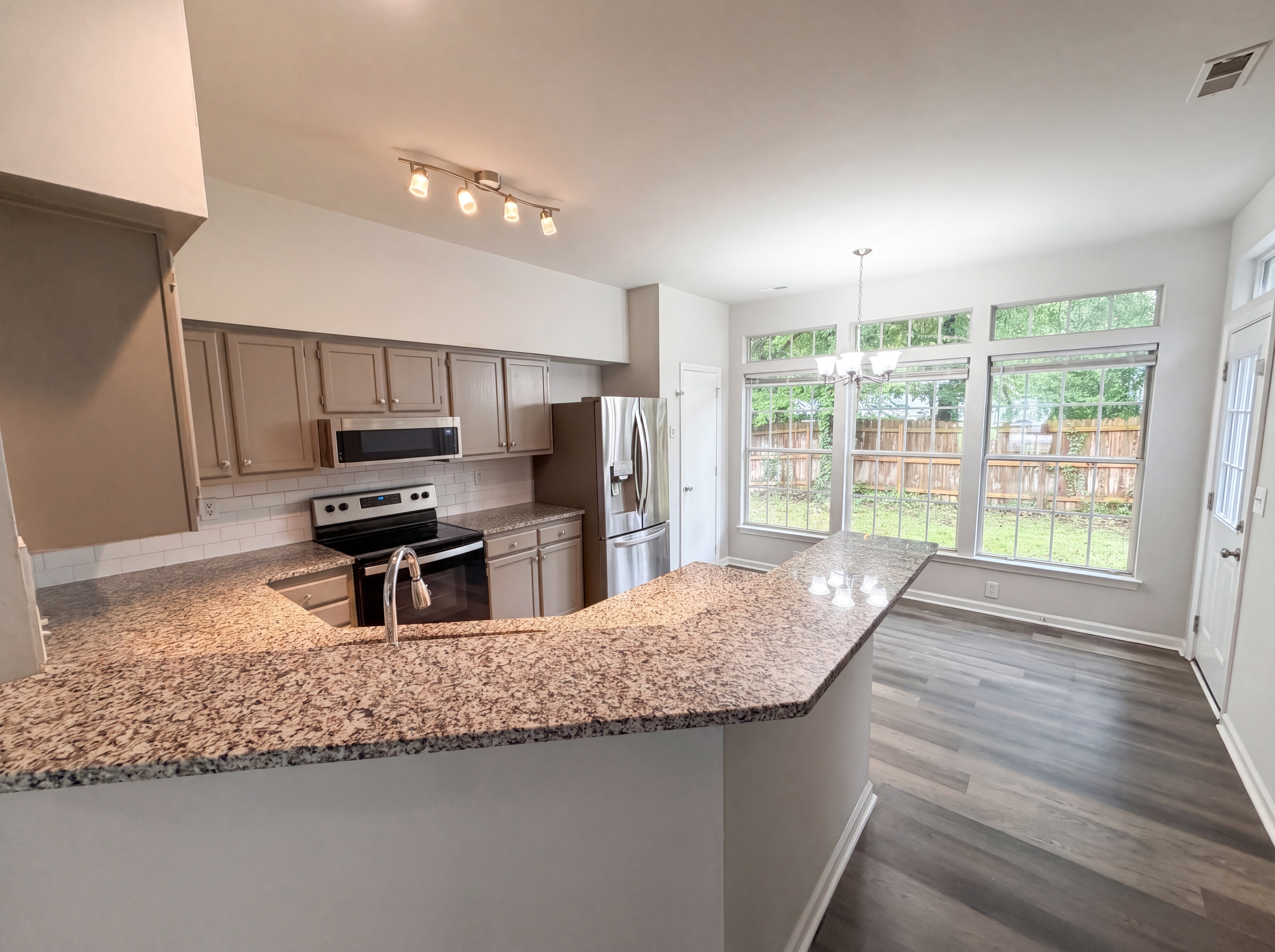 Photo 2 of 22 of 4808 Pennant Pl, Charlotte, NC