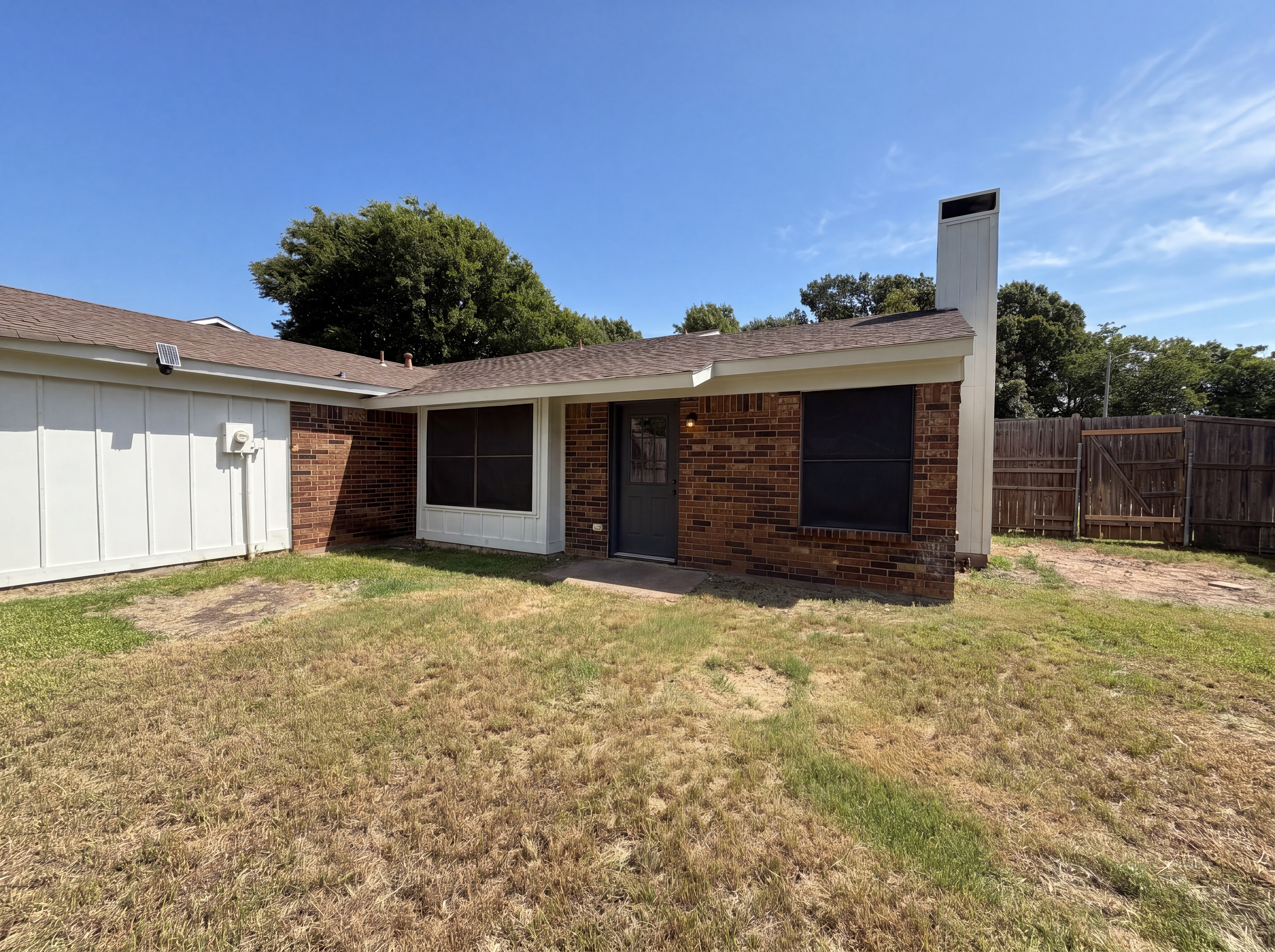 Photo 5 of 16 of 1319 Oak Run Dr, Duncanville, TX