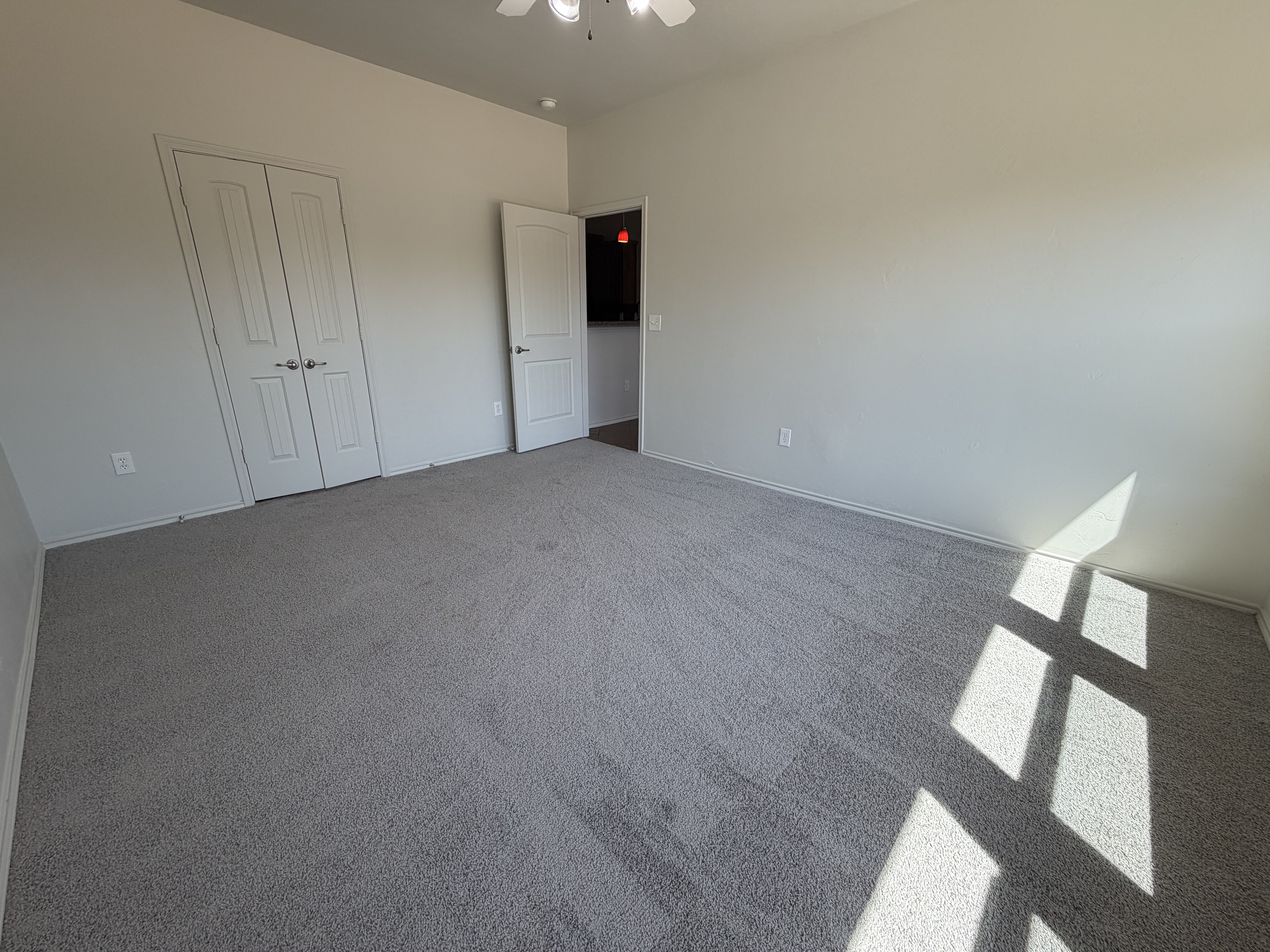 Photo 7 of 18 of 11208 NW 97th St, Yukon, OK