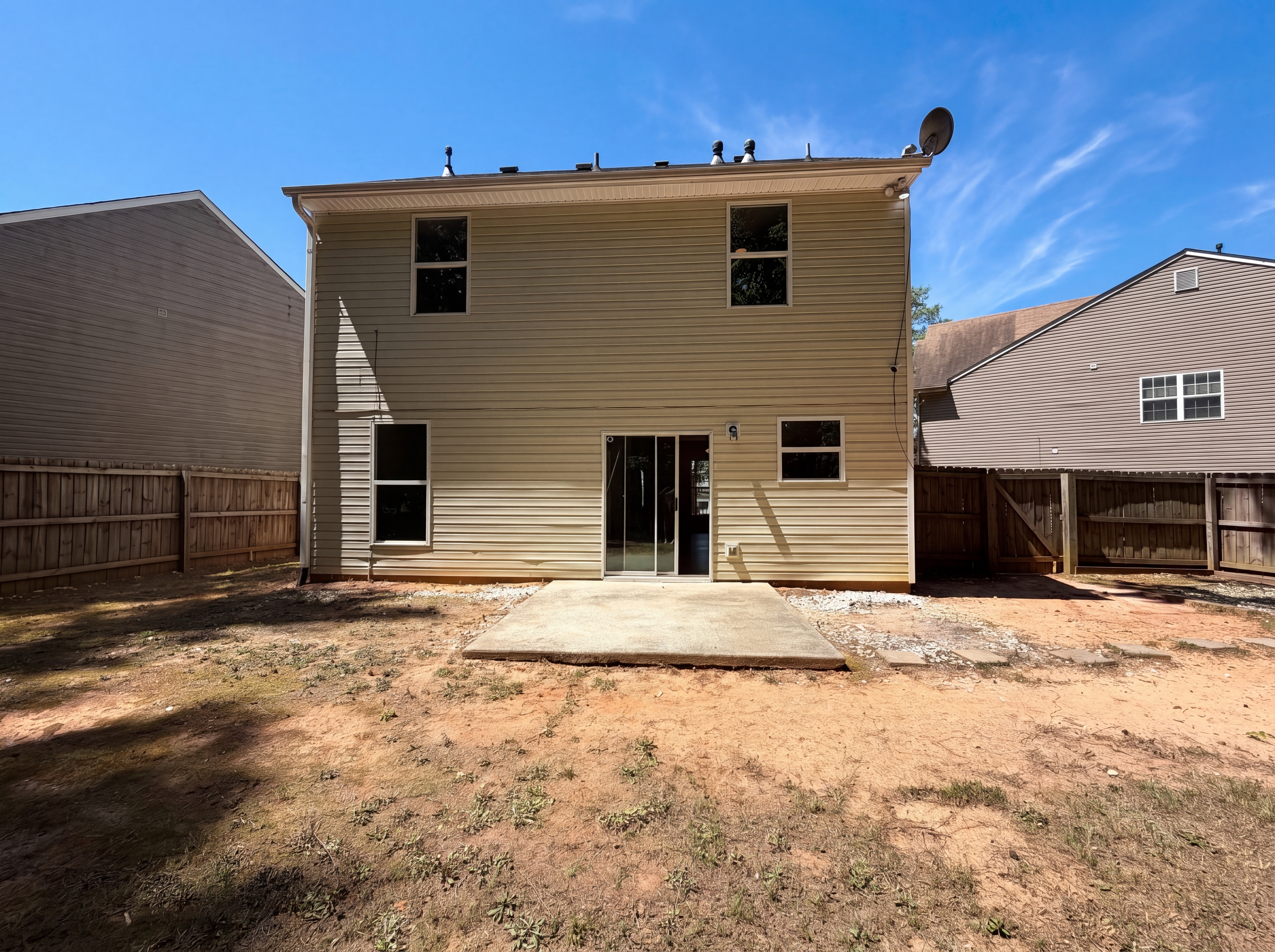 Photo 5 of 22 of 603 Marsh Lake Rd, Lawrenceville, GA