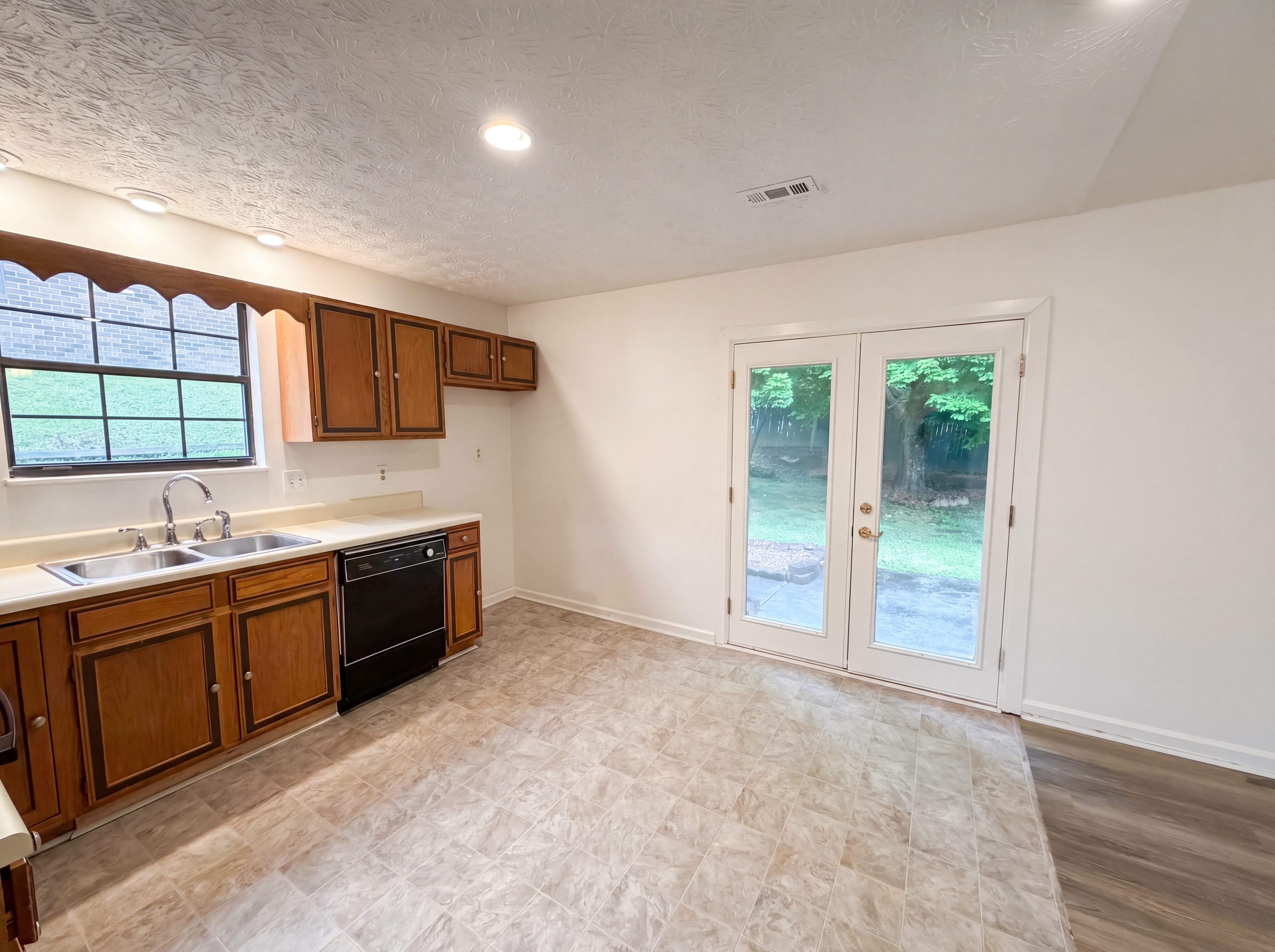 Photo 13 of 22 of 6020 Morning Glory Pl, Knoxville, TN