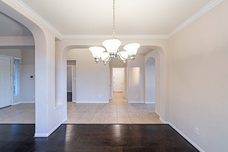 Photo 17 of 34 - 2208 Hannah Creek Ct, Houston, TX 77089