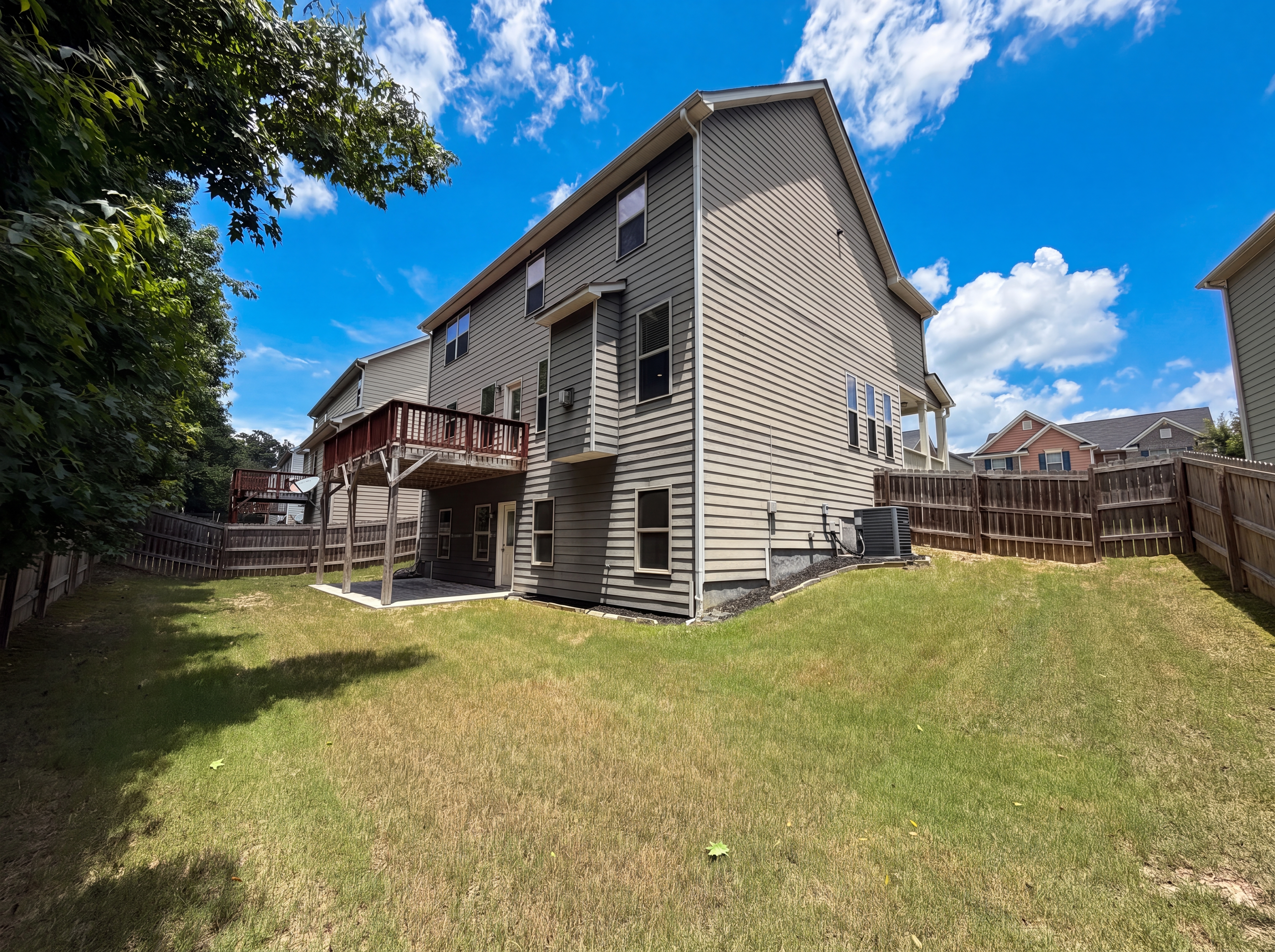 Photo 5 of 22 of 1357 Balvaird Dr, Lawrenceville, GA