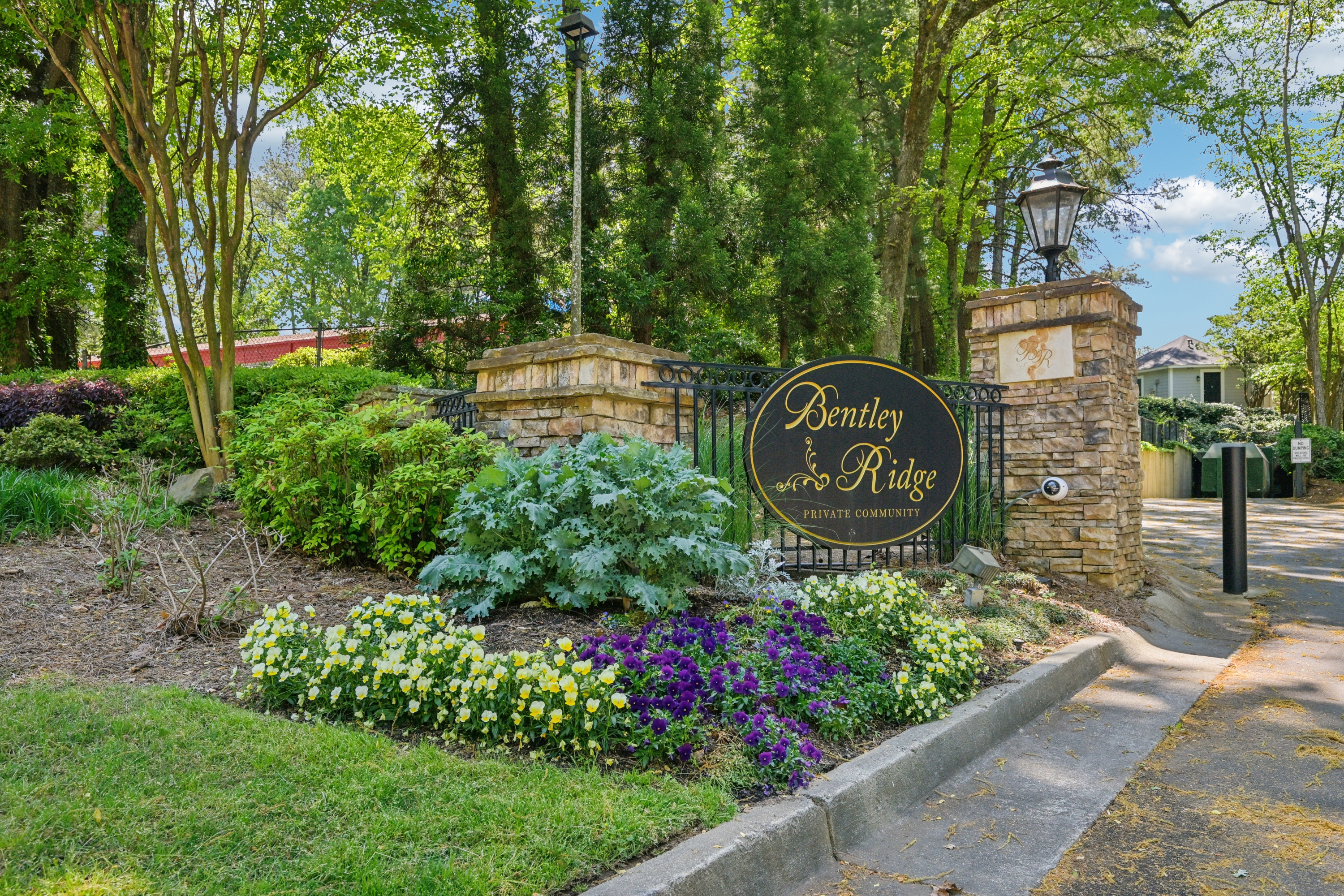 Photo 6 of 22 of 2725 Saint Augustine Trl SE, Marietta, GA