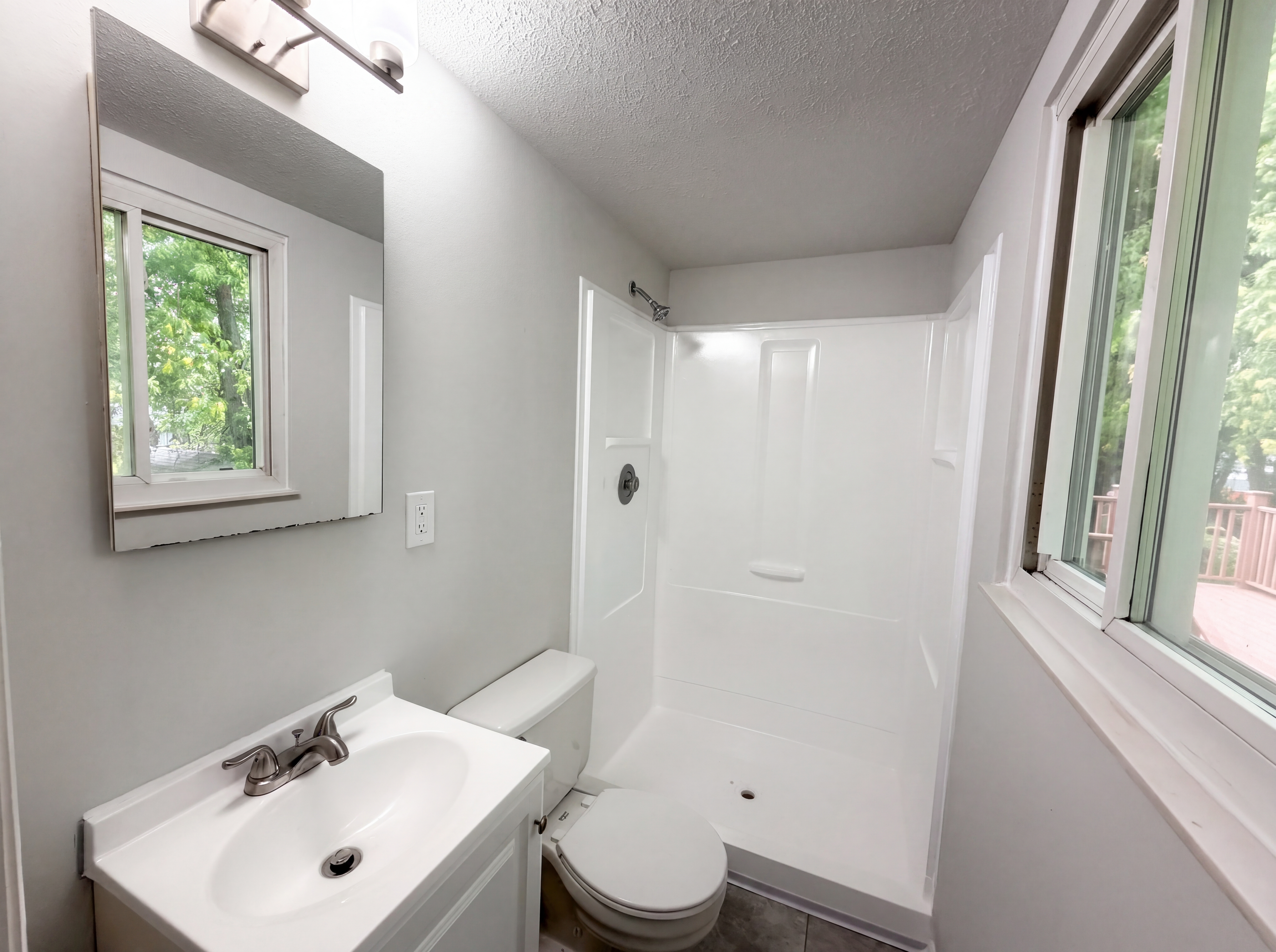Photo 12 of 18 of 918 Bremerton Dr, Indianapolis, IN