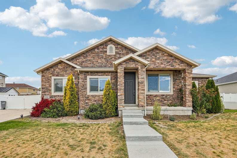 Property photo 1 of 11512 S 4135 W