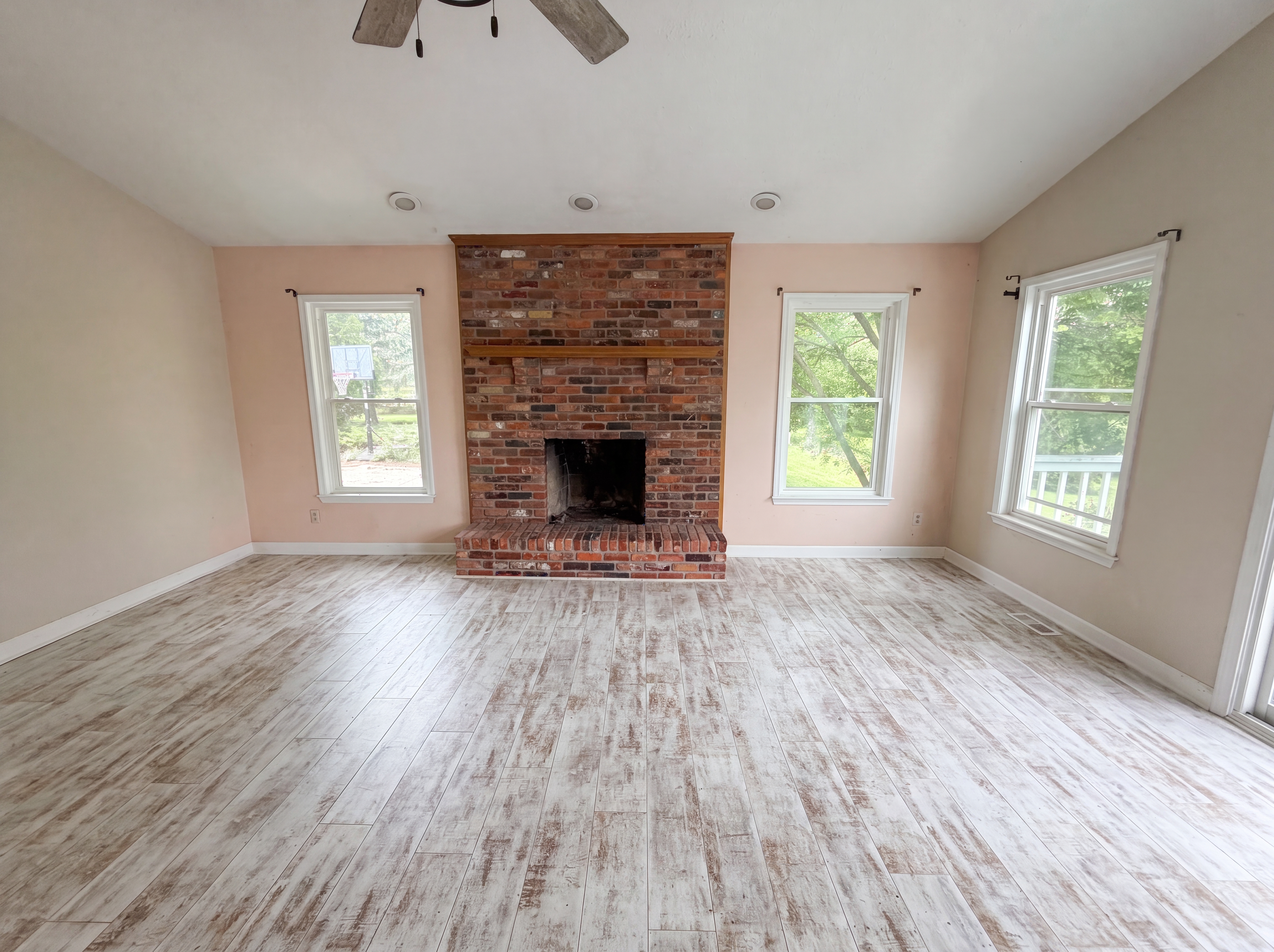 Photo 3 of 19 of 6536 Mountview Ct, Brighton, MI