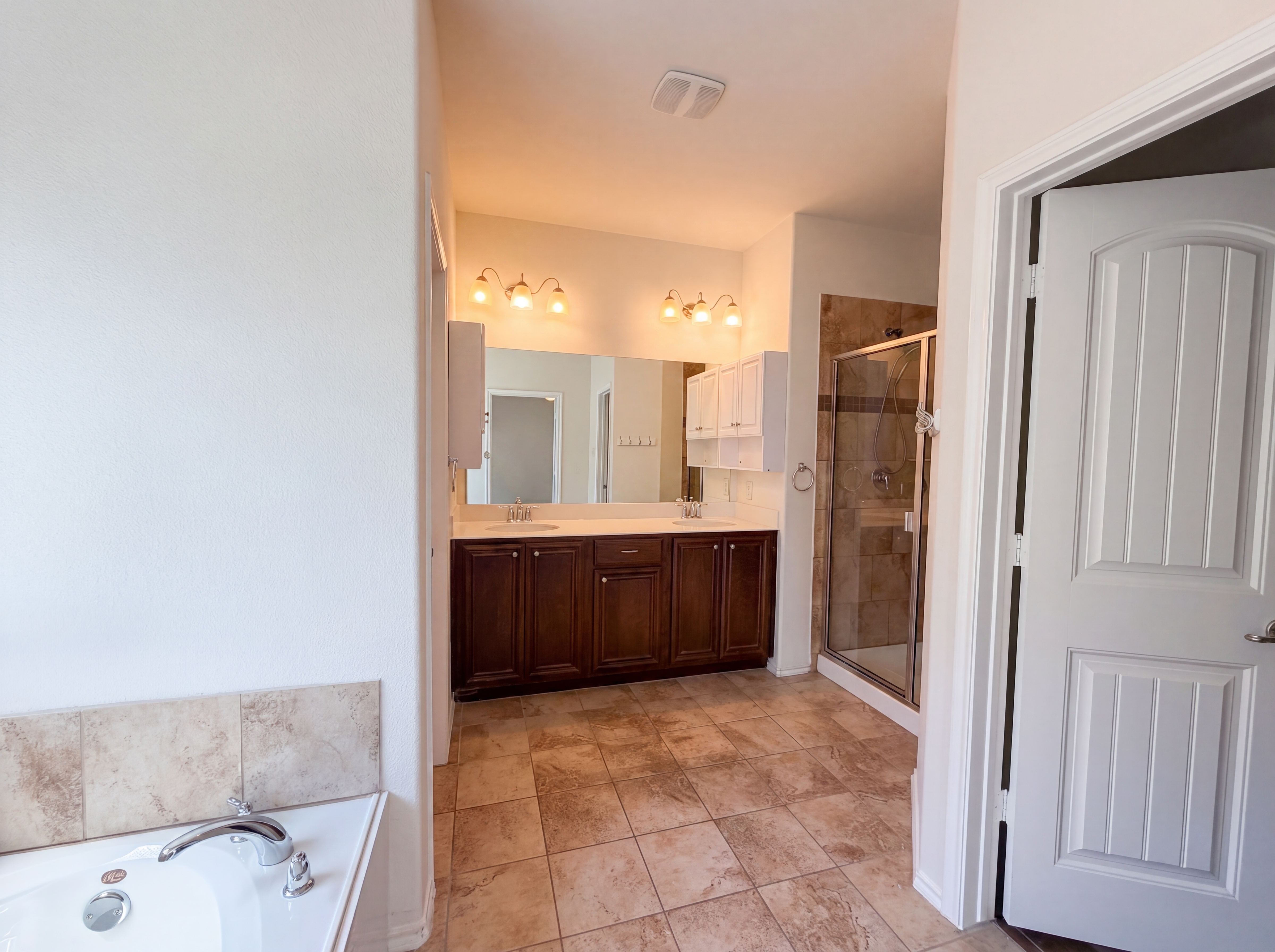 Photo 9 of 16 of 1704 River Oak Ln, Royse City, TX