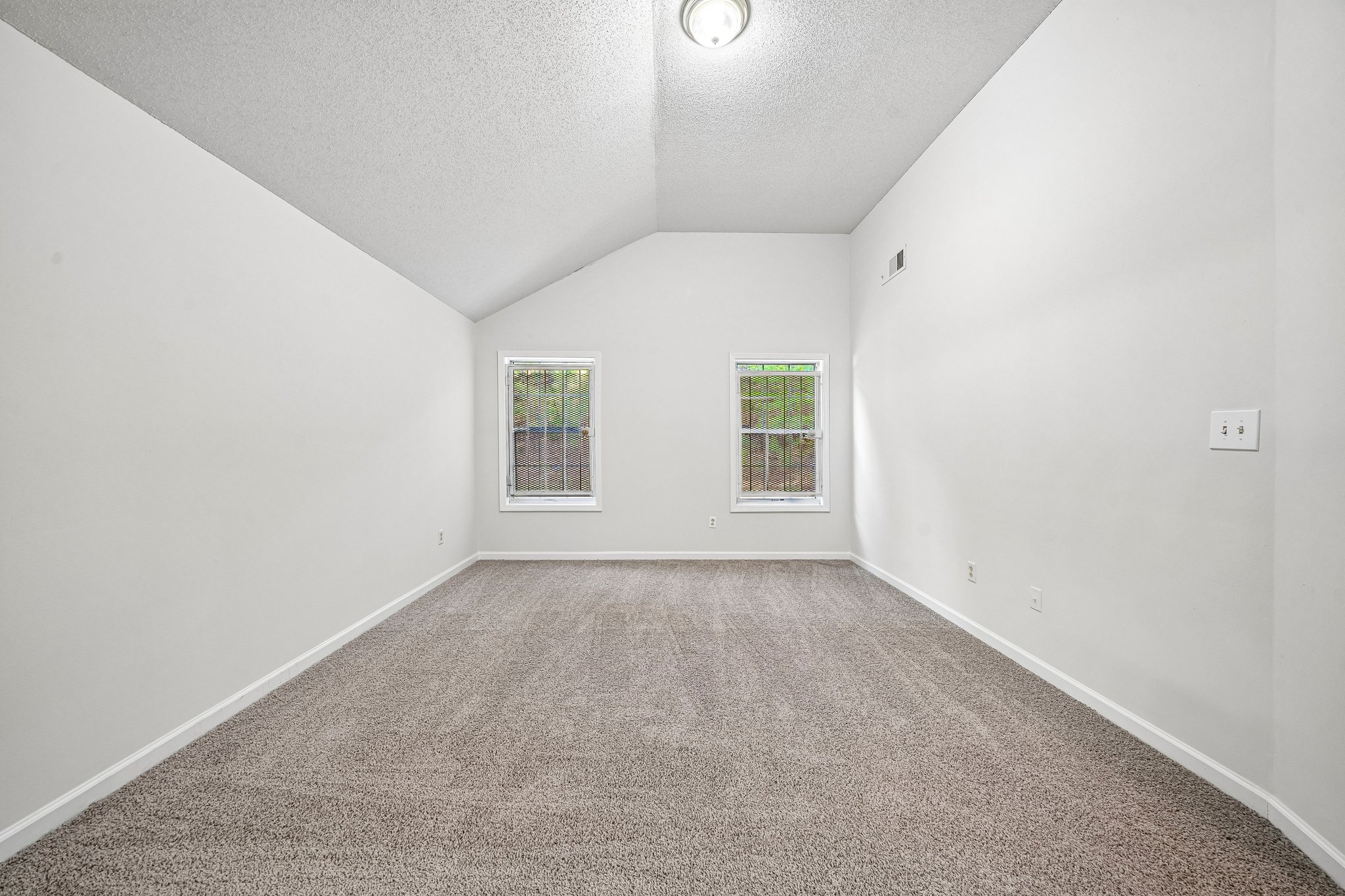 Photo 4 of 22 of 7121 Ravenwood Ln, Lithonia, GA