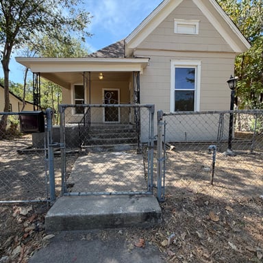 Property photo 1 of 1216 Bessie St
