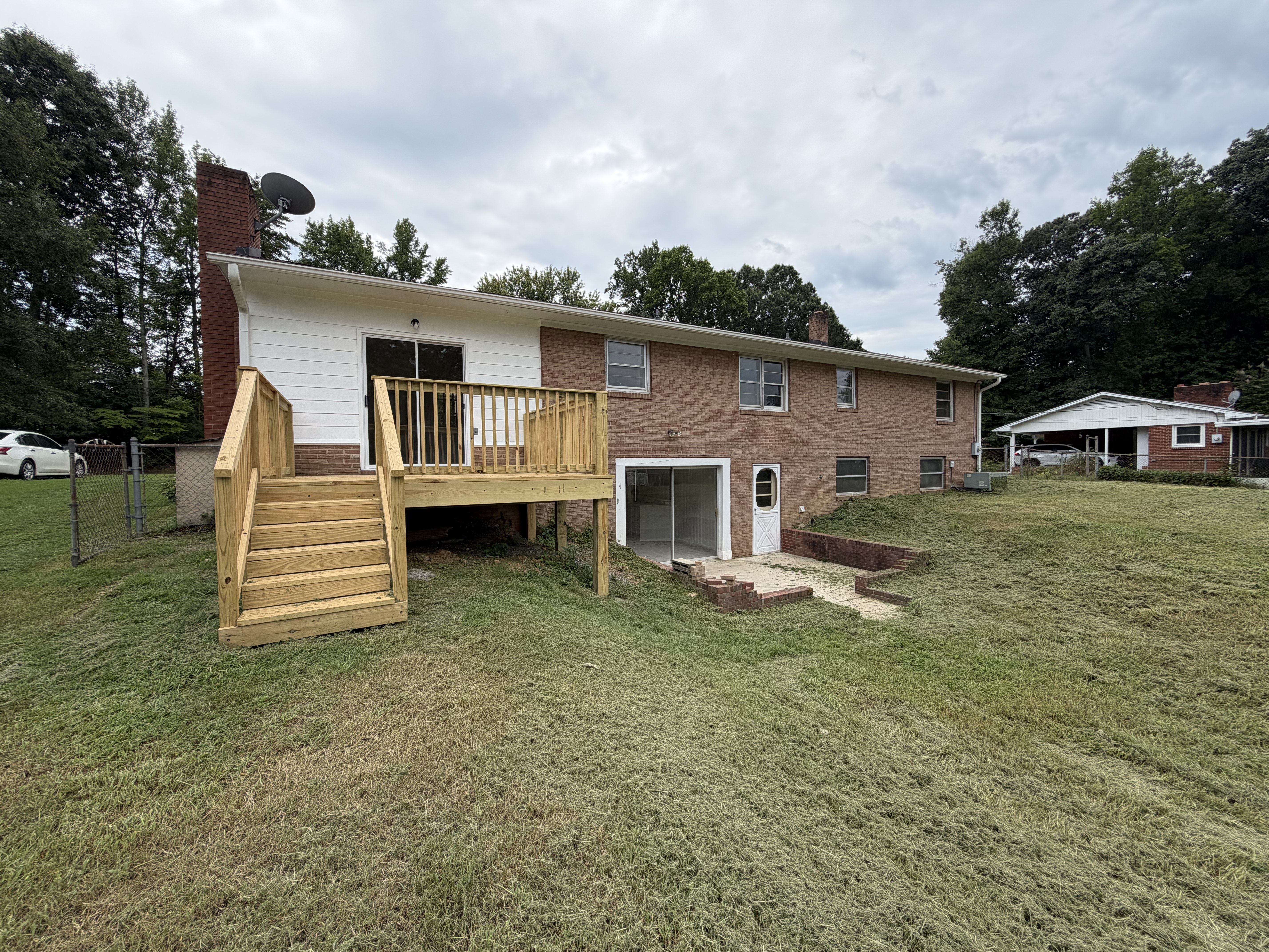 Photo 5 of 20 of 140 Joyce Dr, Winston Salem, NC