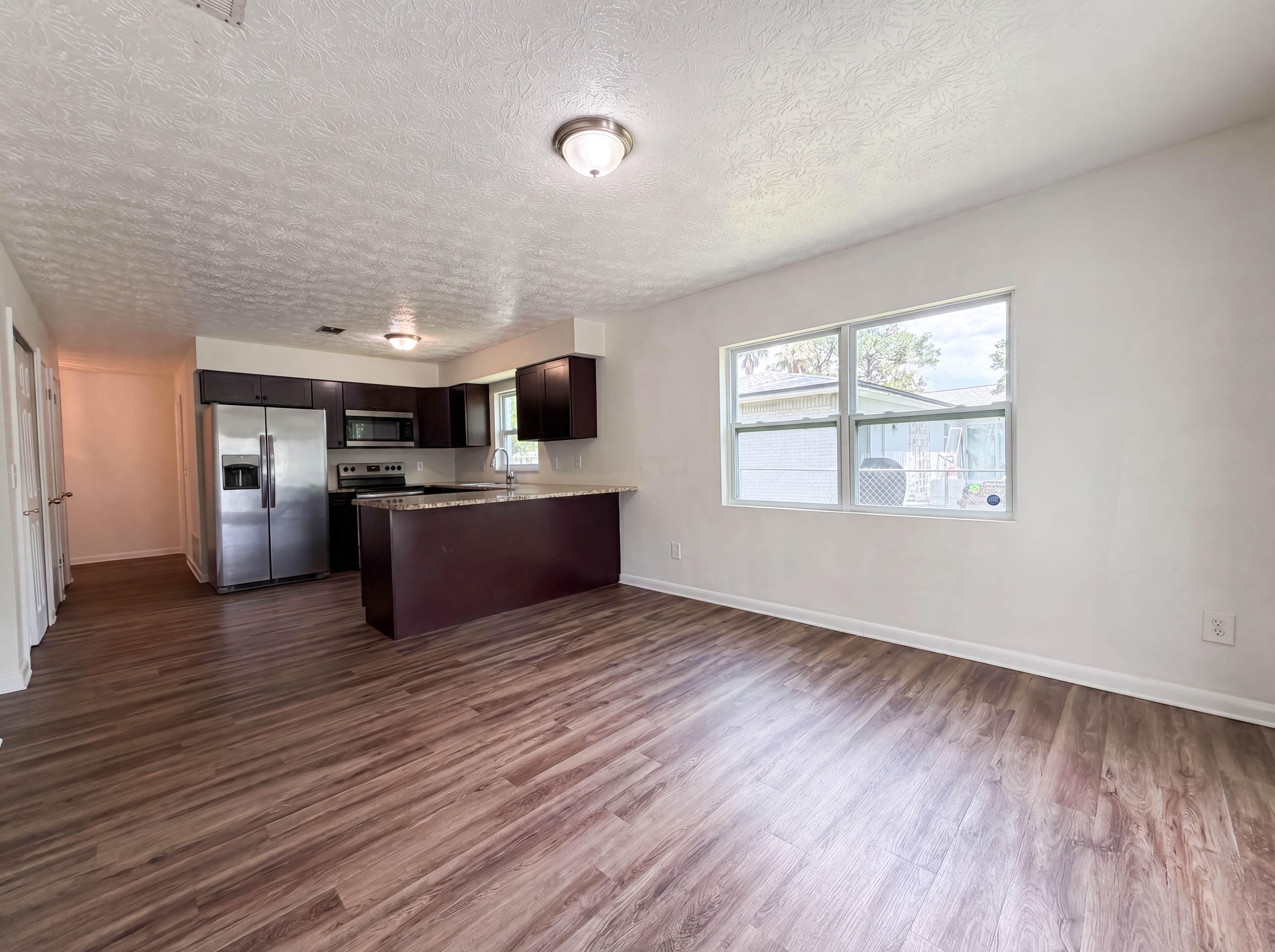 Photo 9 of 24 of 7842 Rondeau Dr E, Jacksonville, FL