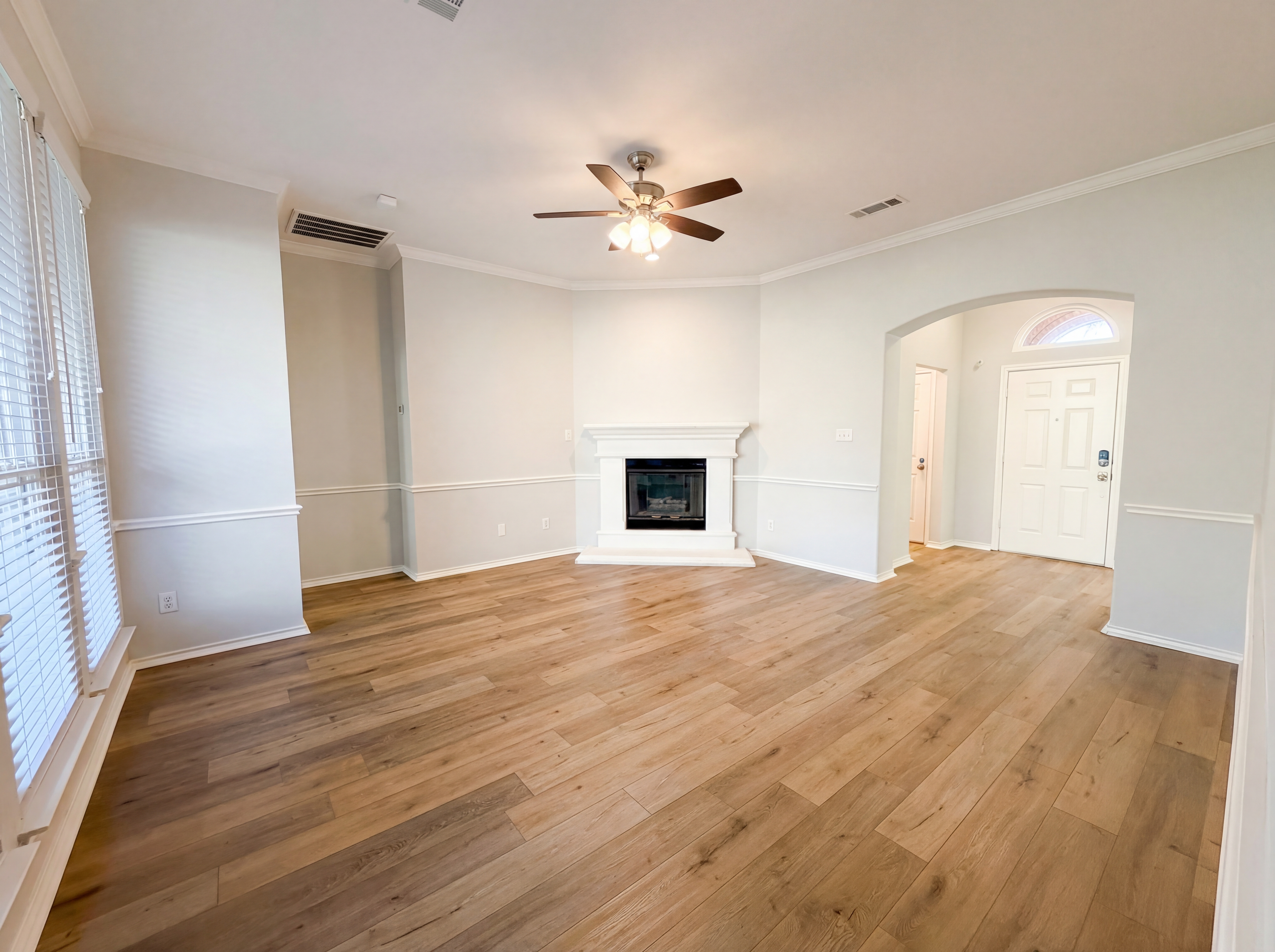 Photo 3 of 26 of 4220 Boulder Park Dr, Fort Worth, TX