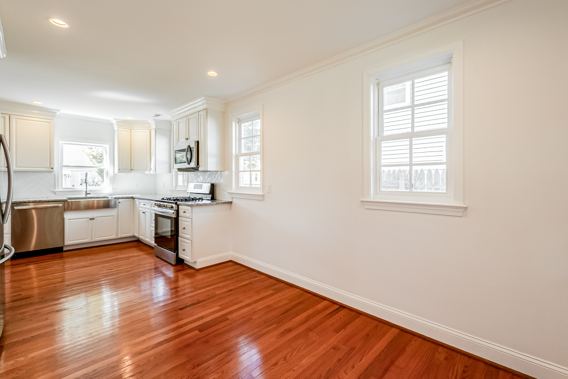 Photo 6 of 22 of 204 N Huron Dr, Oxon Hill, MD