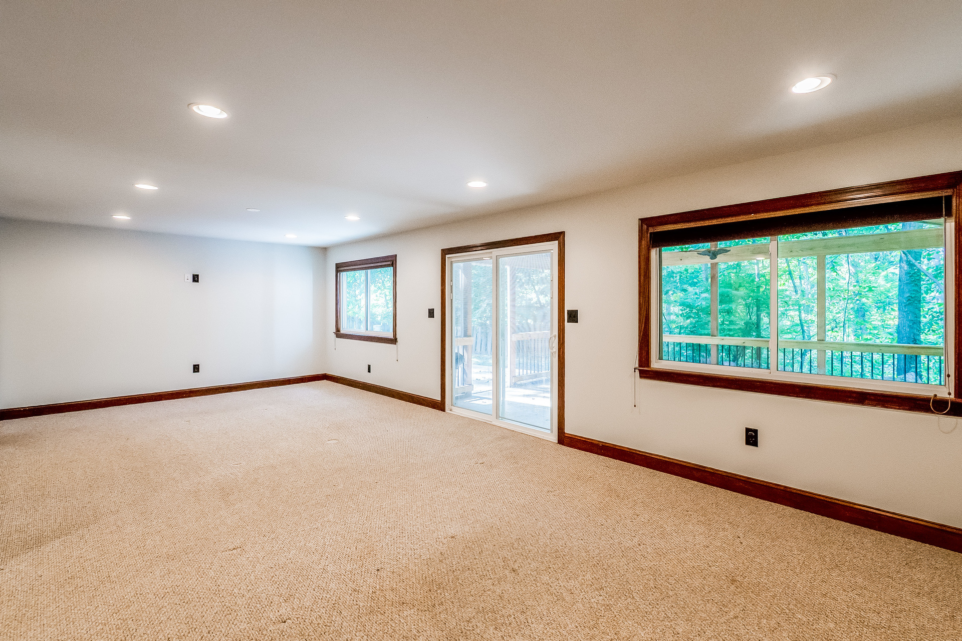 Photo 14 of 19 of 256 W Meadowland Ln, Sterling, VA