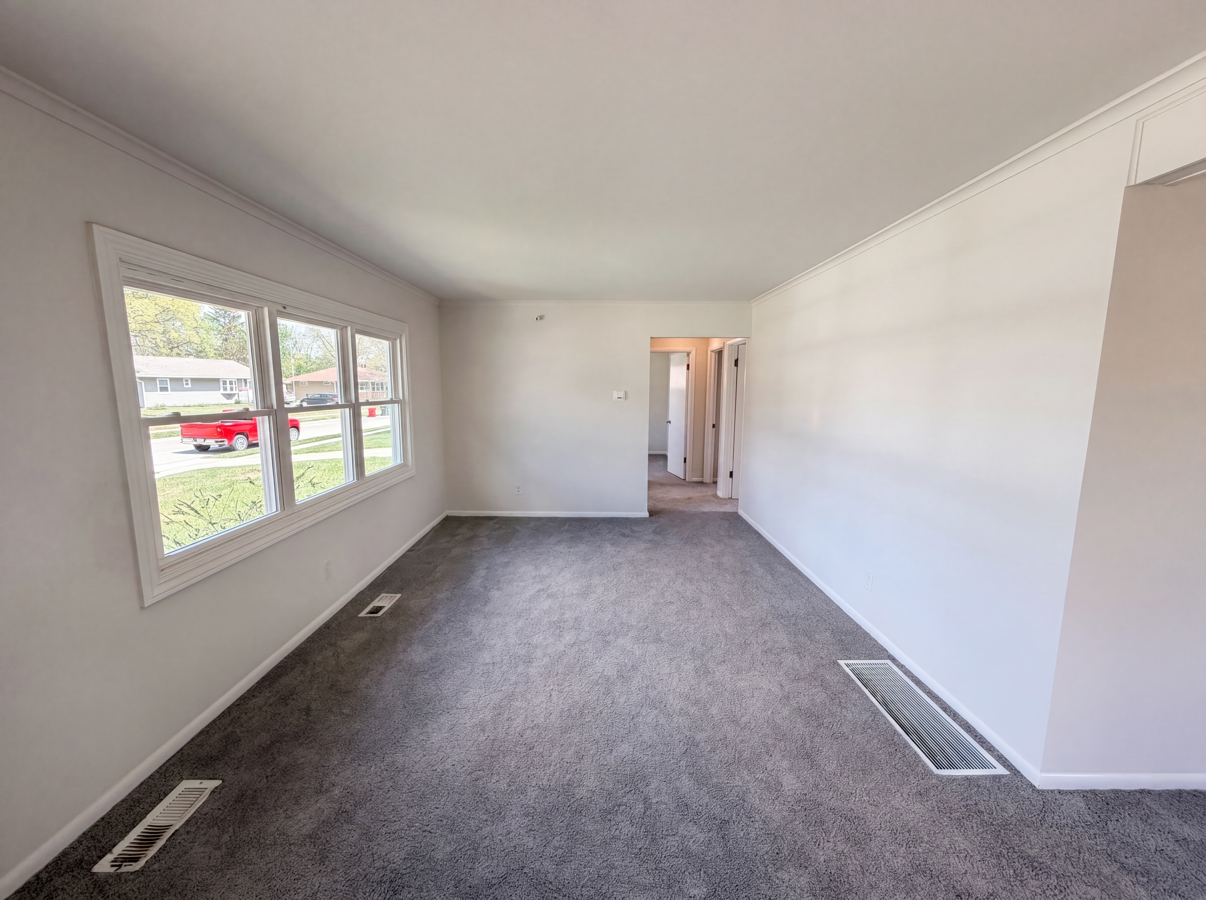 Photo 3 of 22 of 2839 Homecomer Dr, Grove City, OH