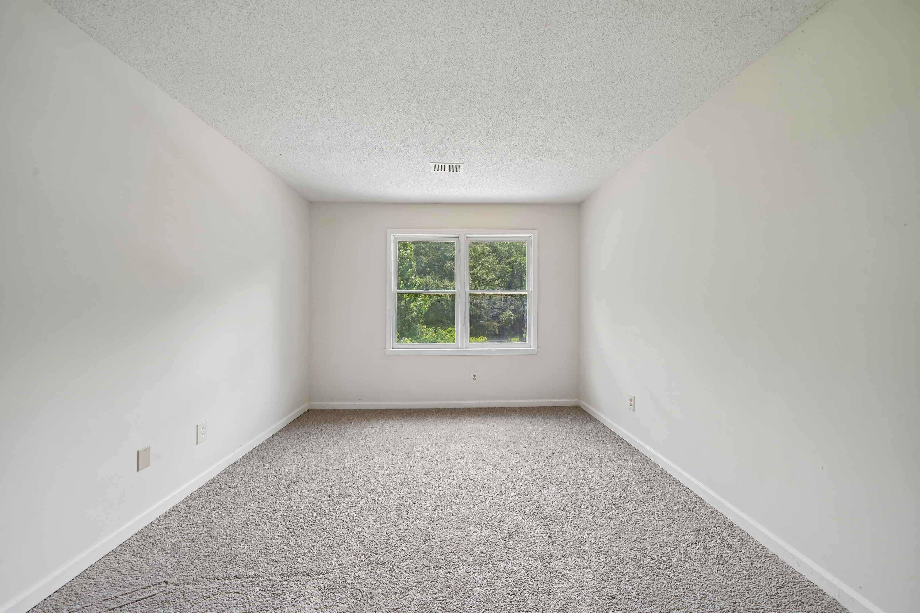 Photo 2 of 33 of 19 Belmonte Ct SW, Atlanta, GA