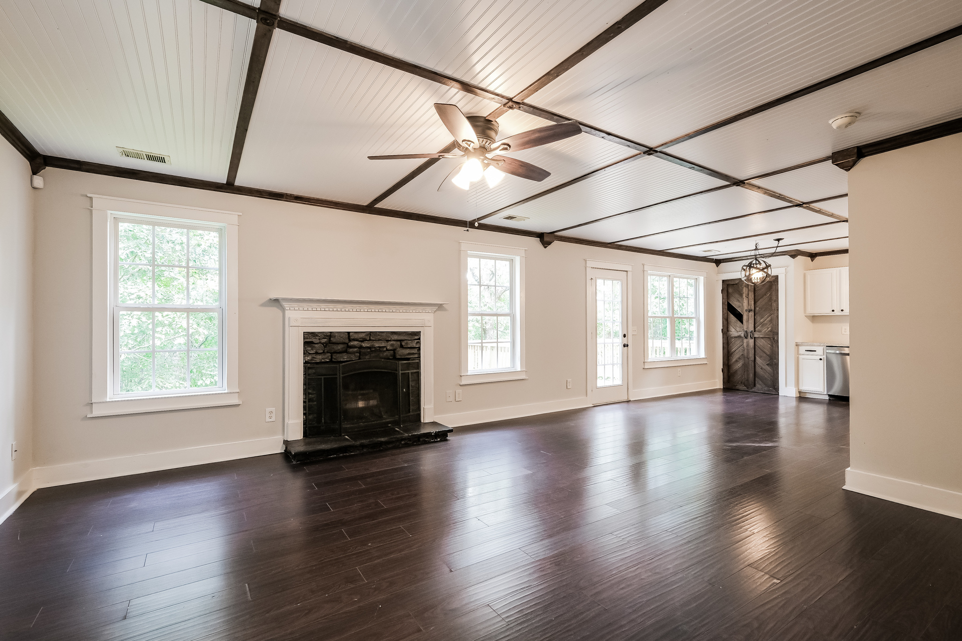 Photo 3 of 24 of 434 Pine Tree Dr, Dawsonville, GA