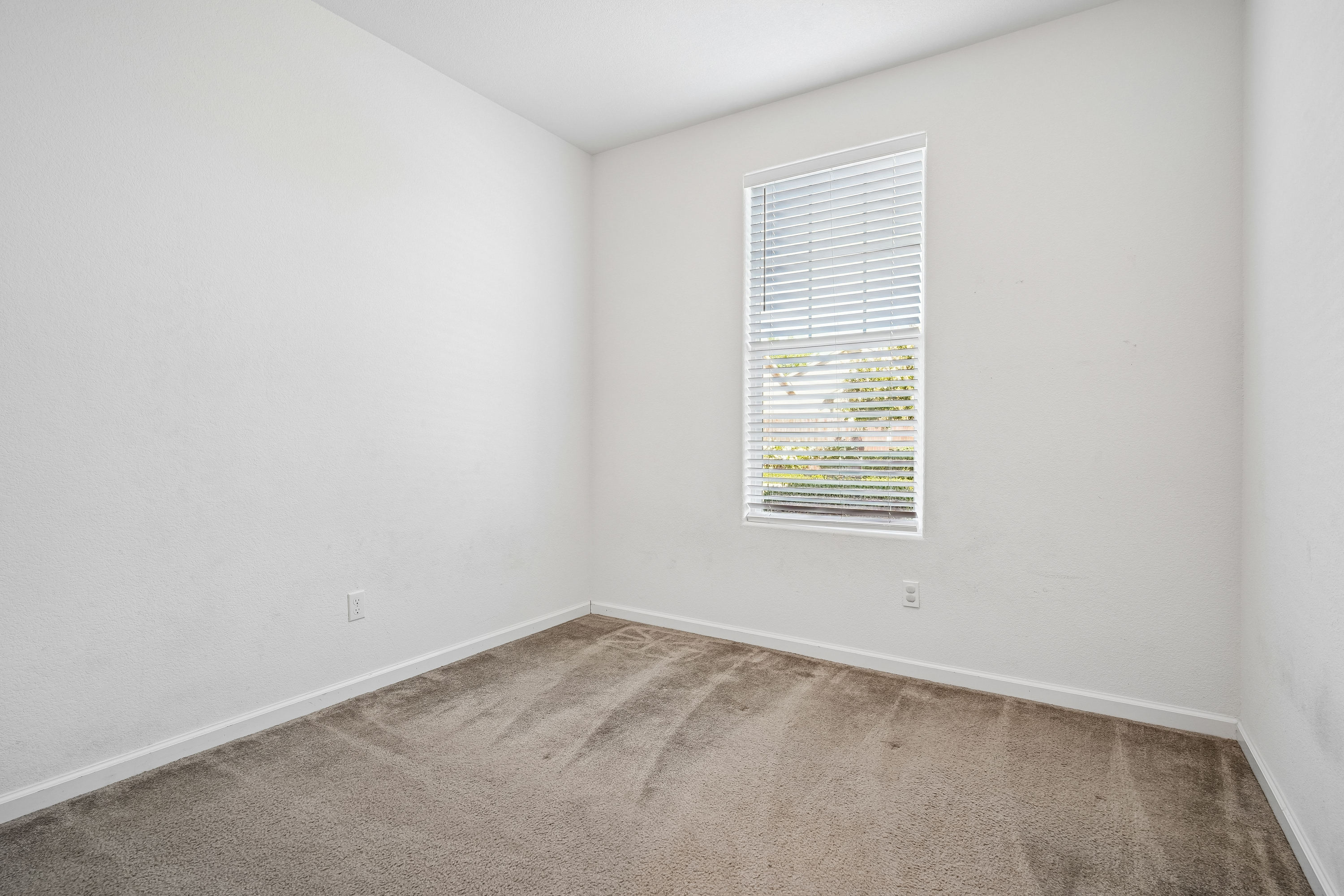 Photo 14 of 25 of 852 Castellona Dr, Newman, CA