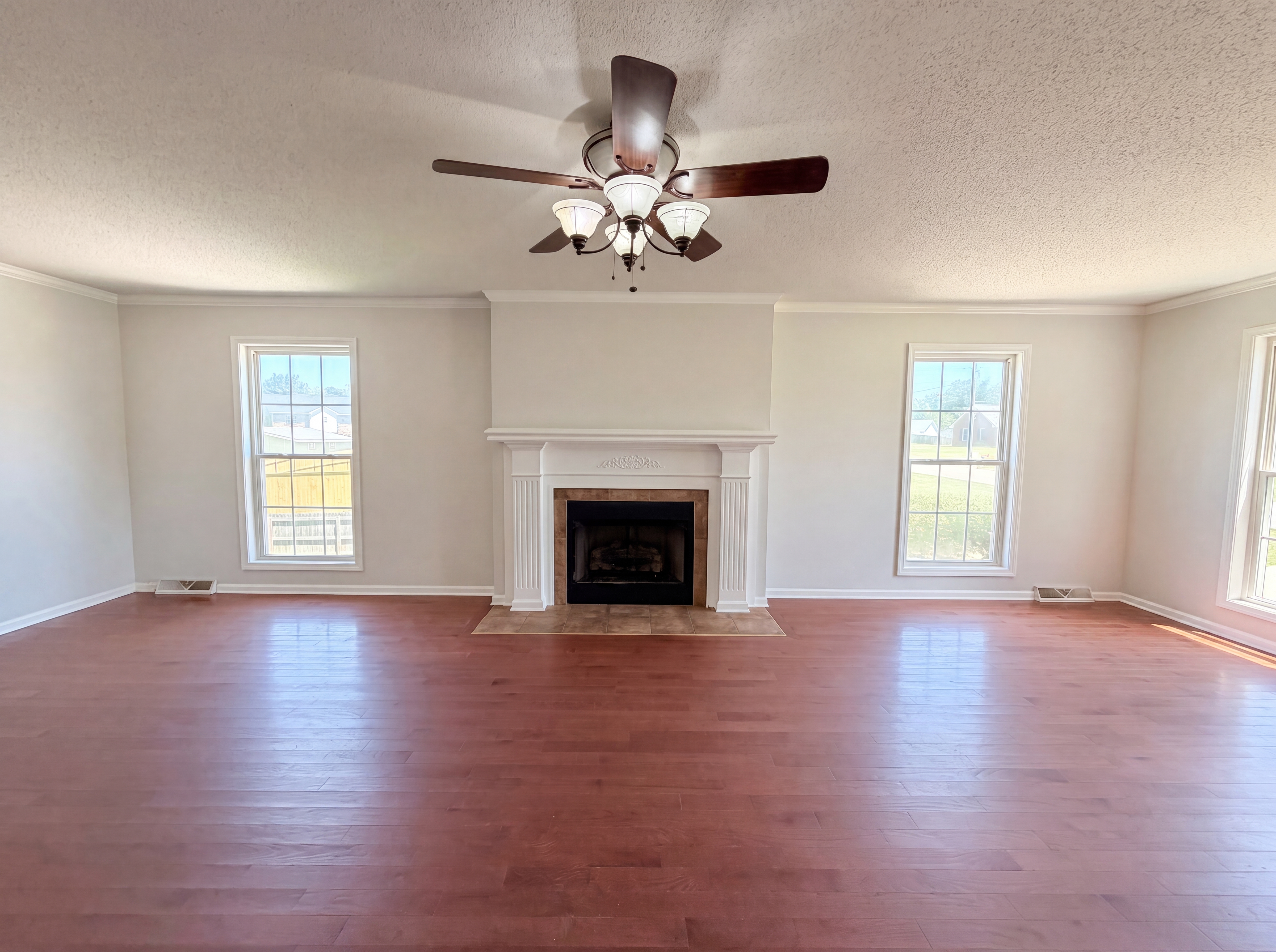 Photo 10 of 24 of 1117 Thornberry Dr, Clarksville, TN