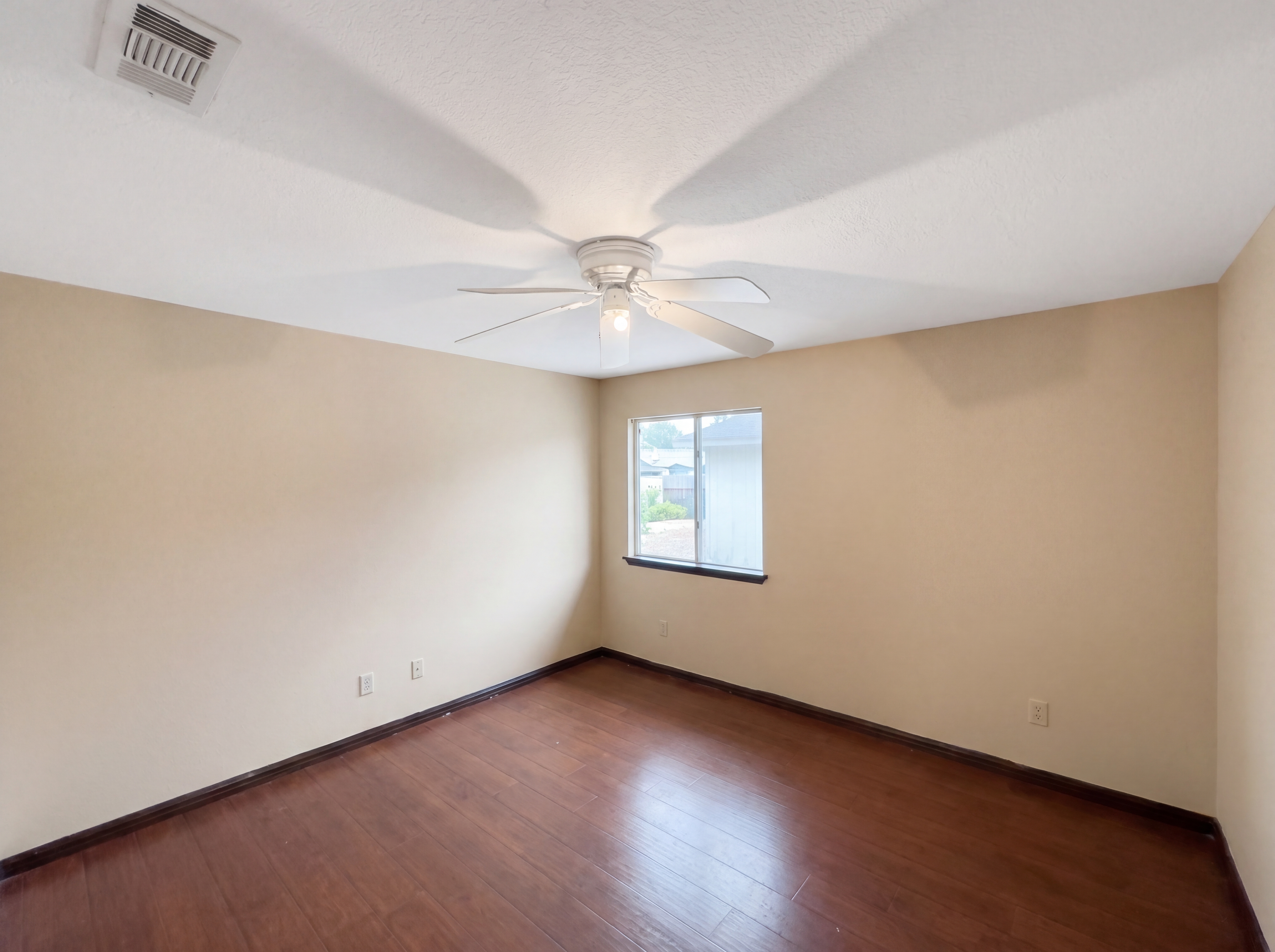 Photo 12 of 21 of 5103 Sydney Harbour Ct, Killeen, TX