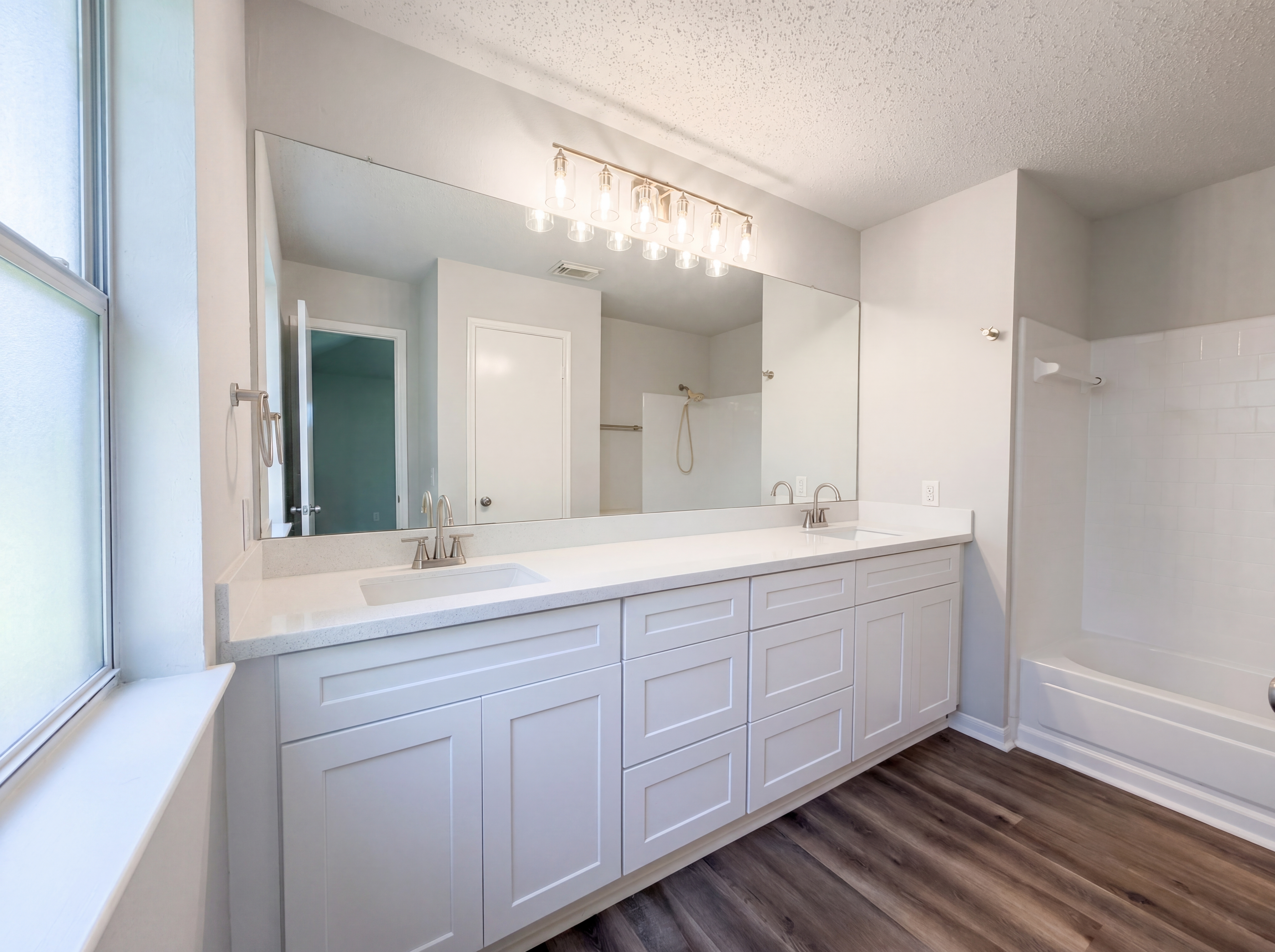 Photo 14 of 17 of 10422 Elk Point Ln, Houston, TX