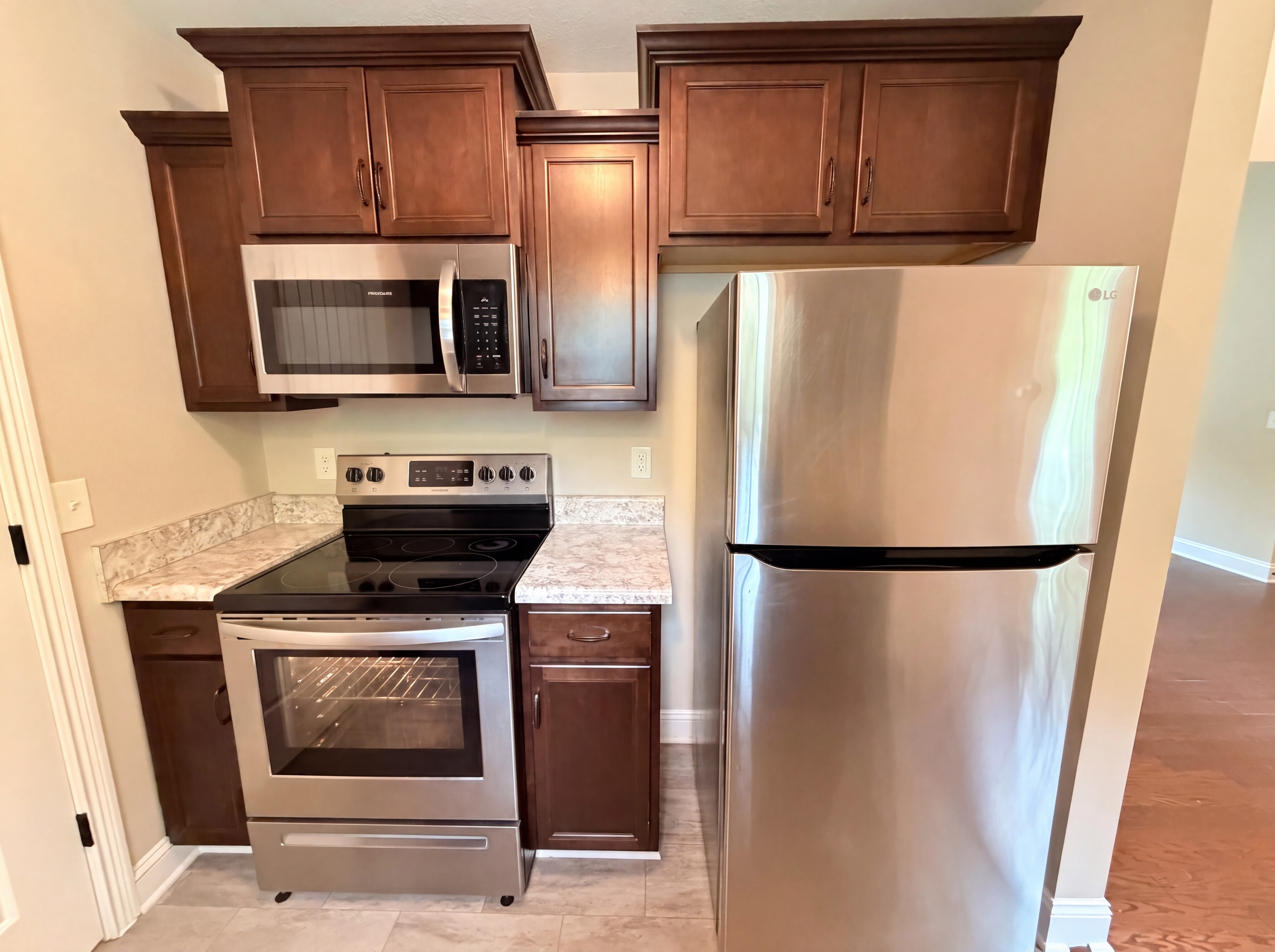 Photo 8 of 19 of 741 Inver Ln, Clarksville, TN