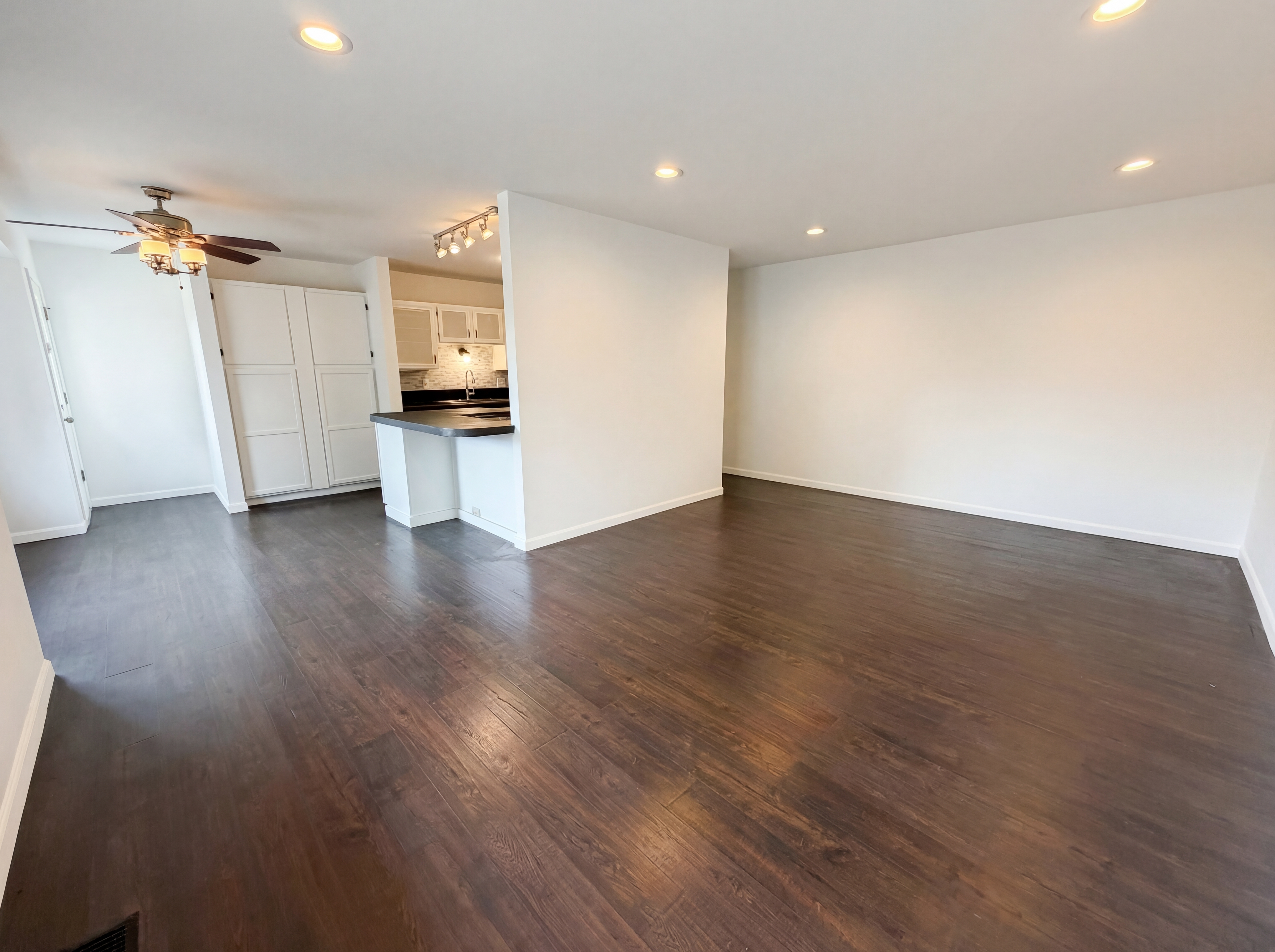 Photo 3 of 25 of 13771 W Warren Dr, Lakewood, CO
