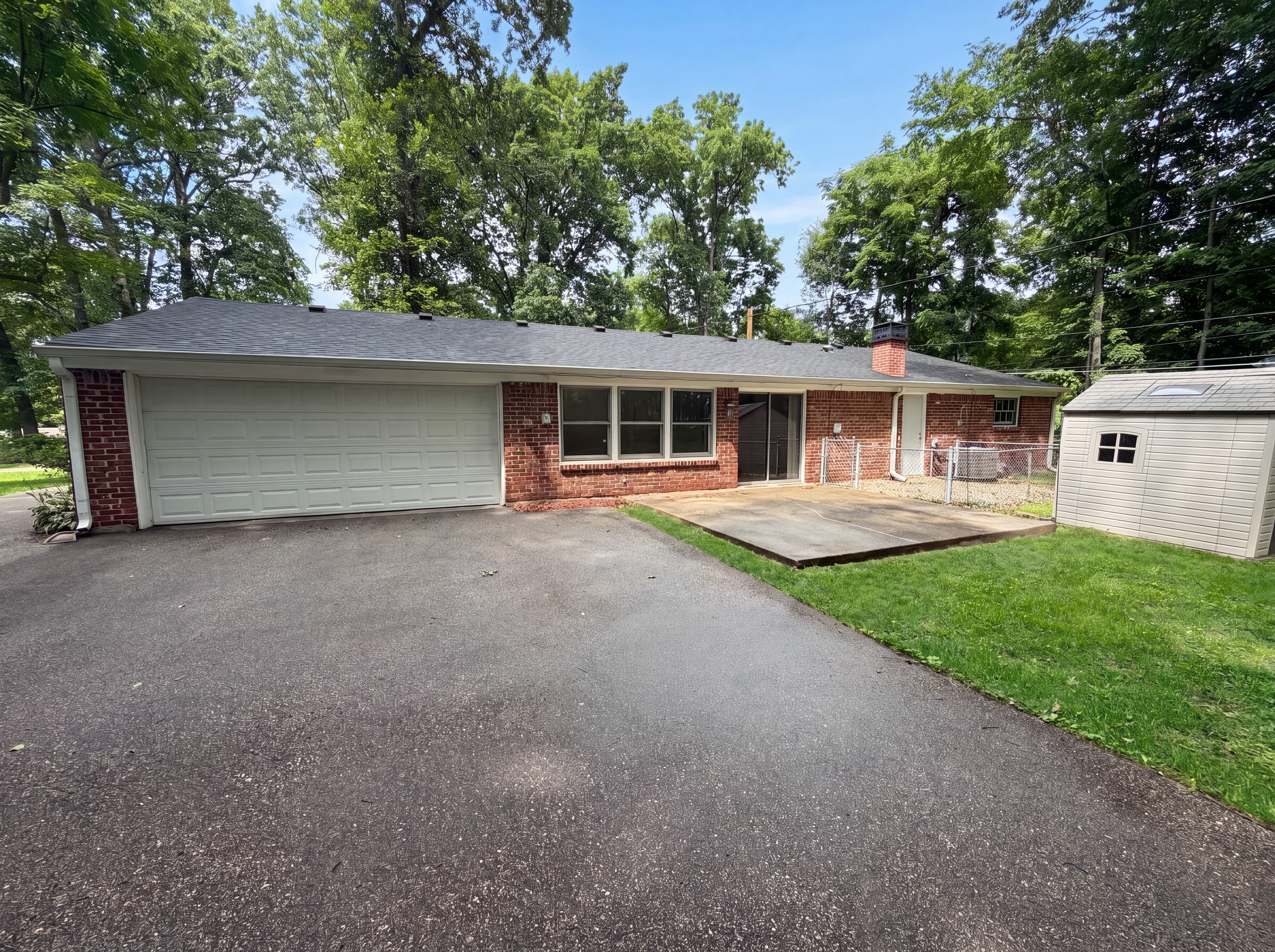 Photo 5 of 23 of 1537 W 74th Pl, Indianapolis, IN