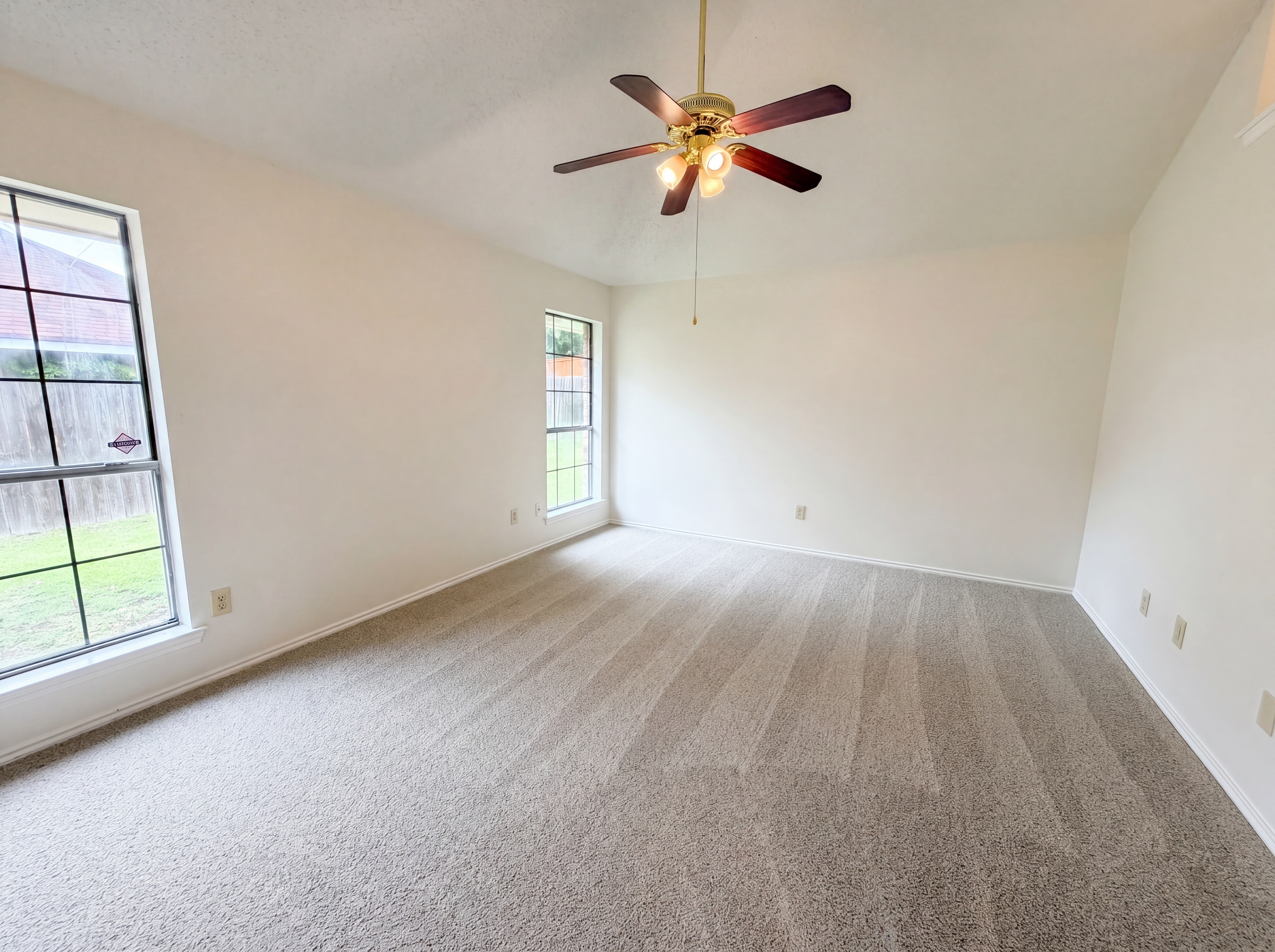 Photo 4 of 18 of 1502 Allen Dr, Cedar Hill, TX