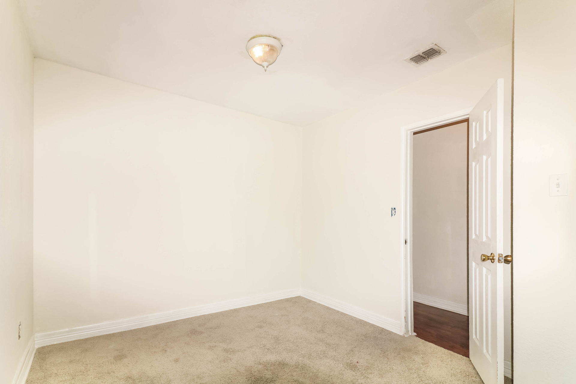 Photo 15 of 21 of 306 N Houston St, Aransas Pass, TX