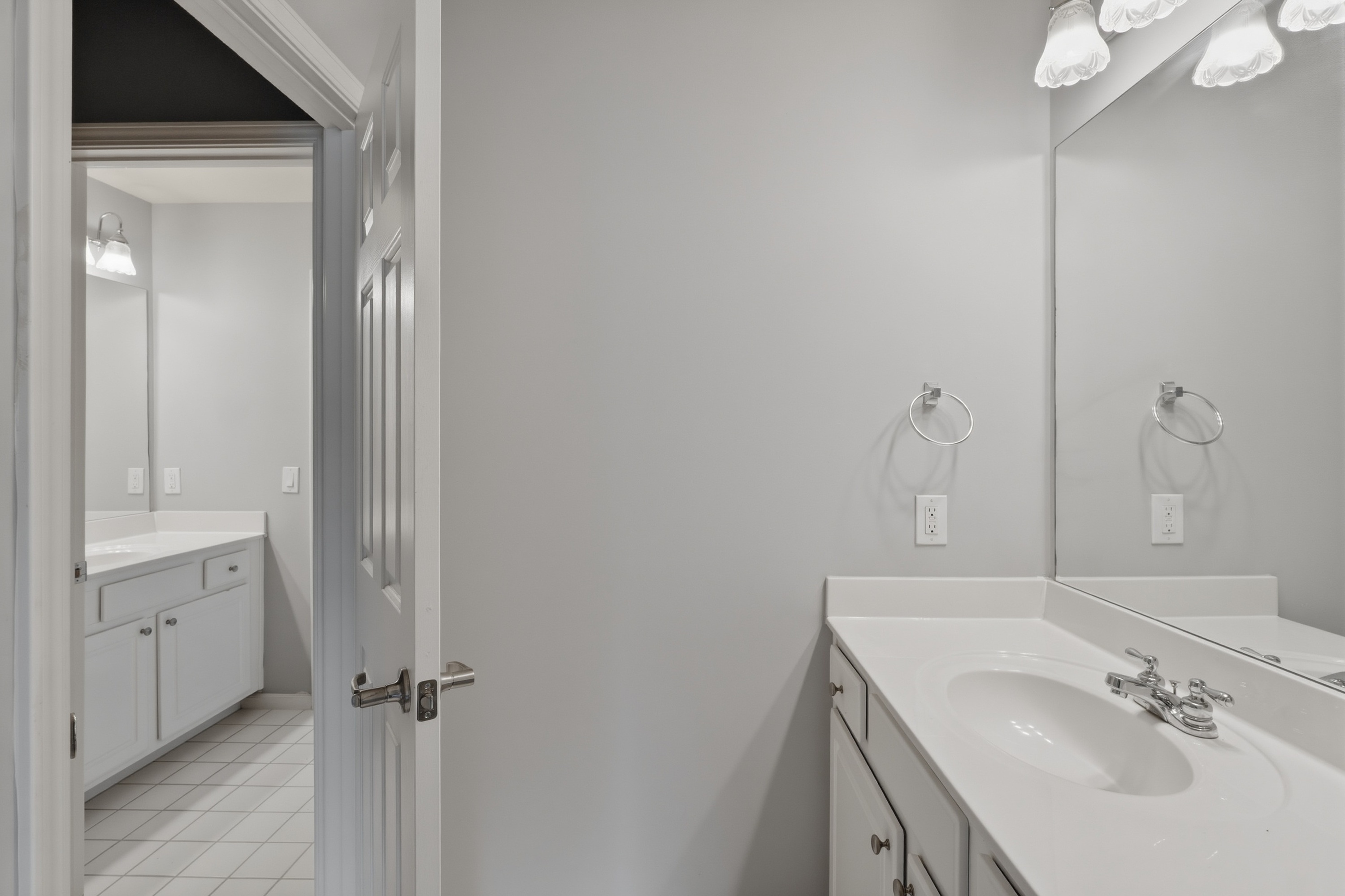 Photo 33 of 51 of 4530 Oak Brook Dr SE, Smyrna, GA