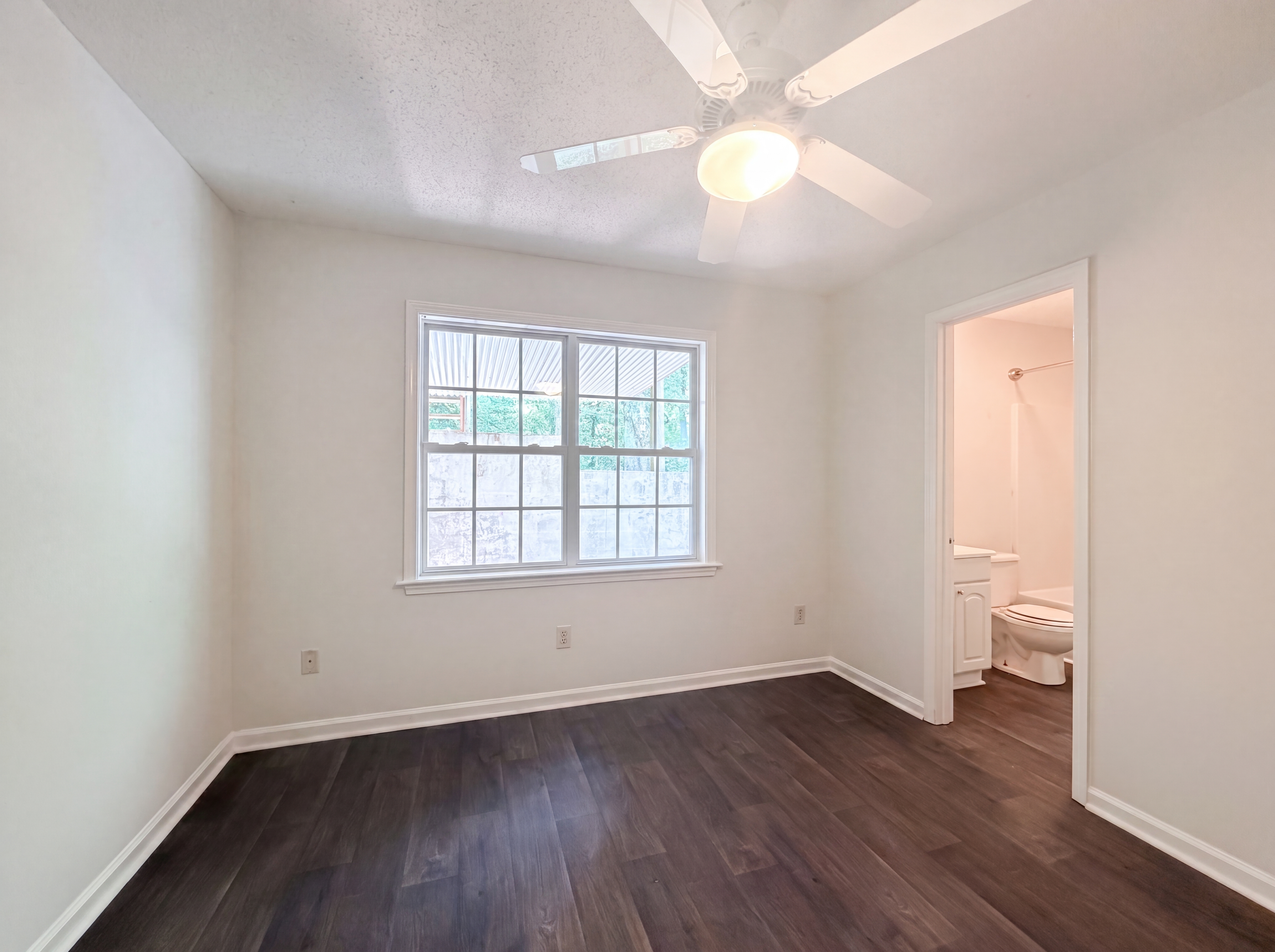 Photo 11 of 17 of 221 Grandview Dr, Statesville, NC