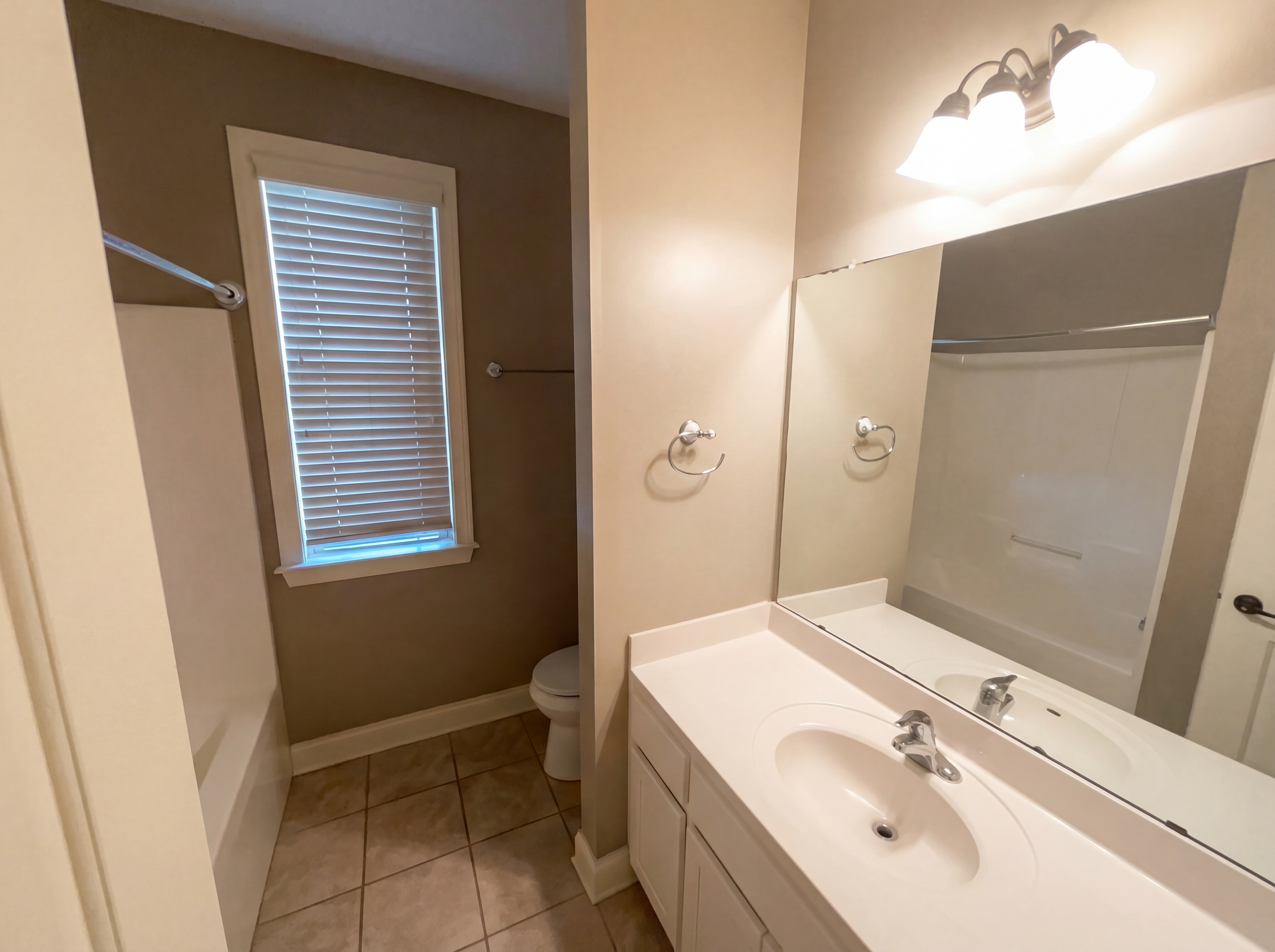 Photo 12 of 20 of 212 Westwind Dr, Newnan, GA
