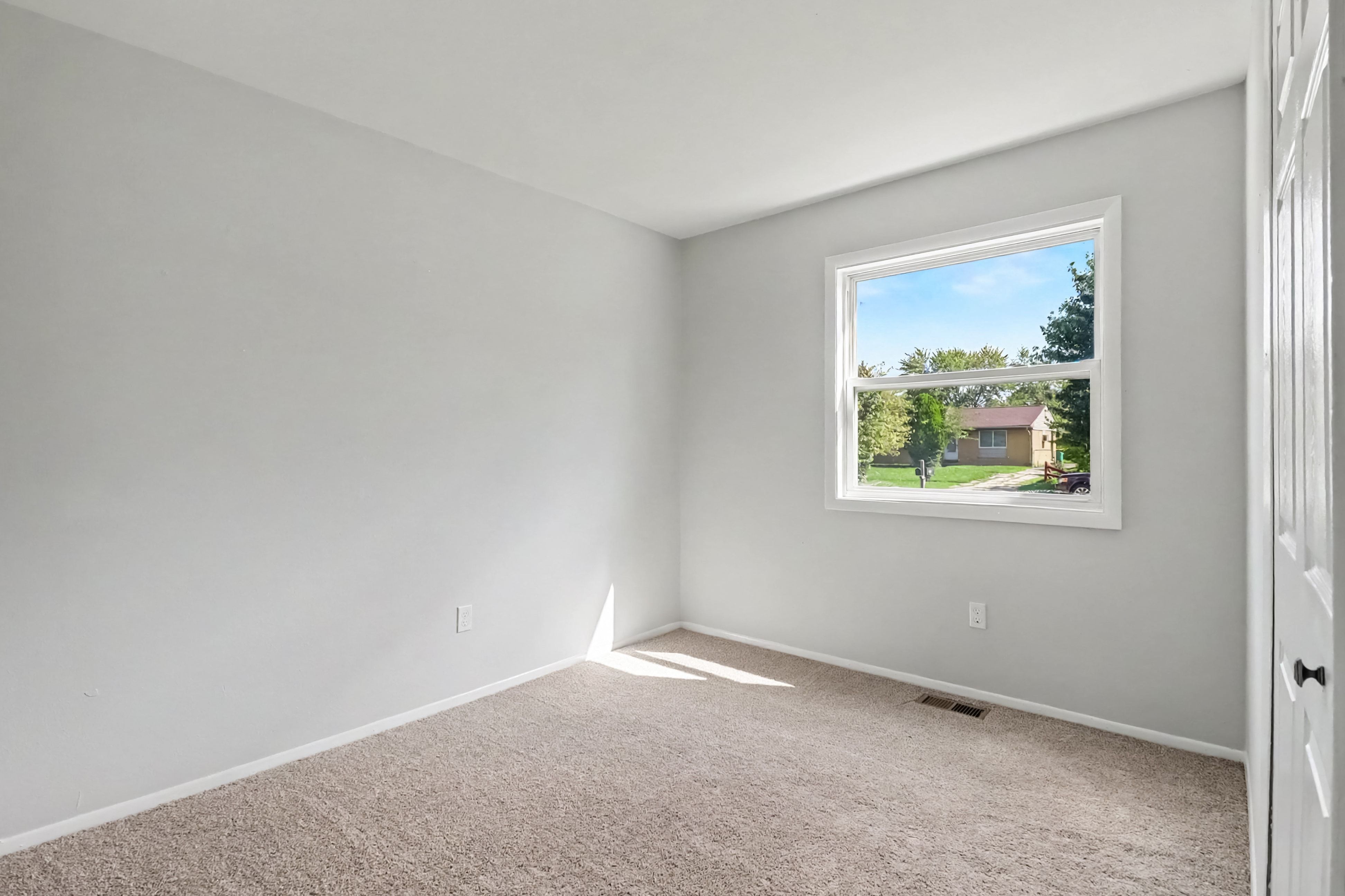 Photo 21 of 28 of 10820 Jackson St, Van Buren Township, MI