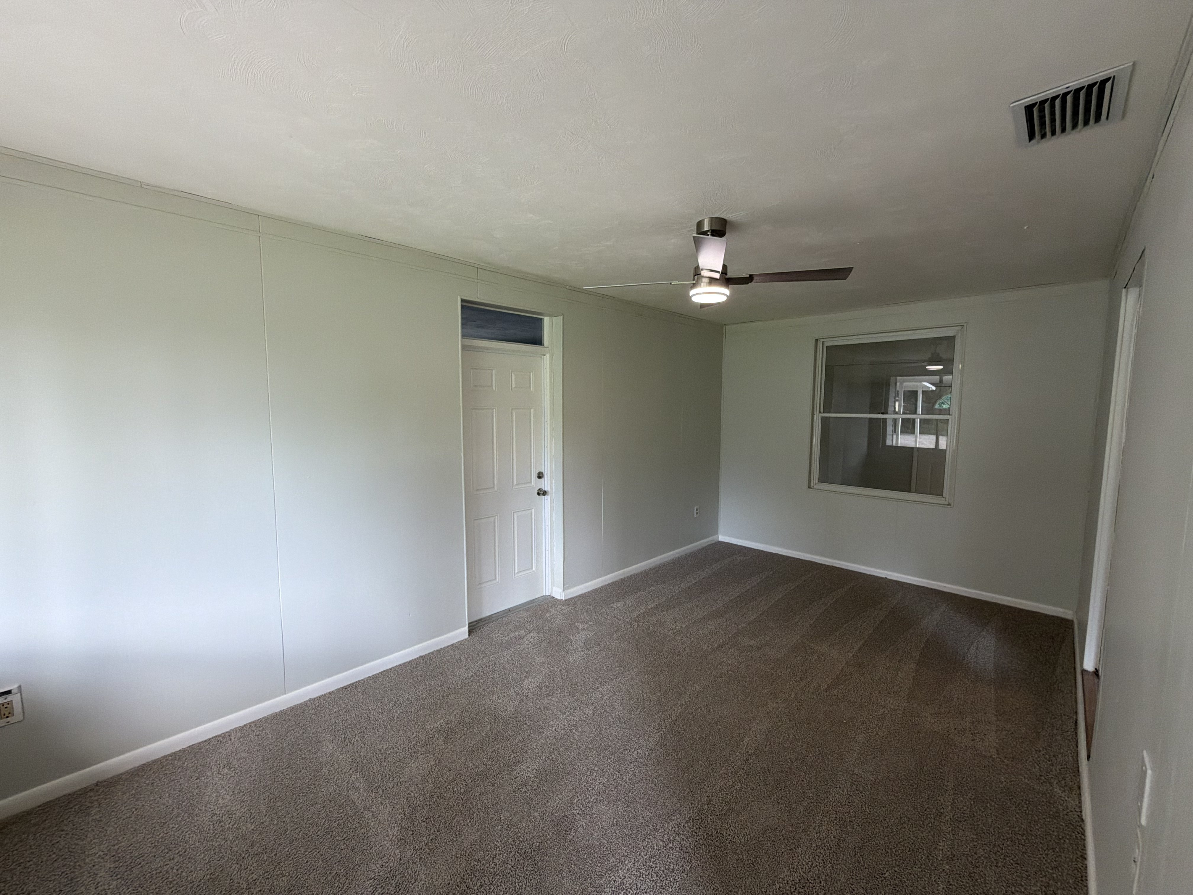 Photo 12 of 24 of 411 W Seminole Ave, Eustis, FL