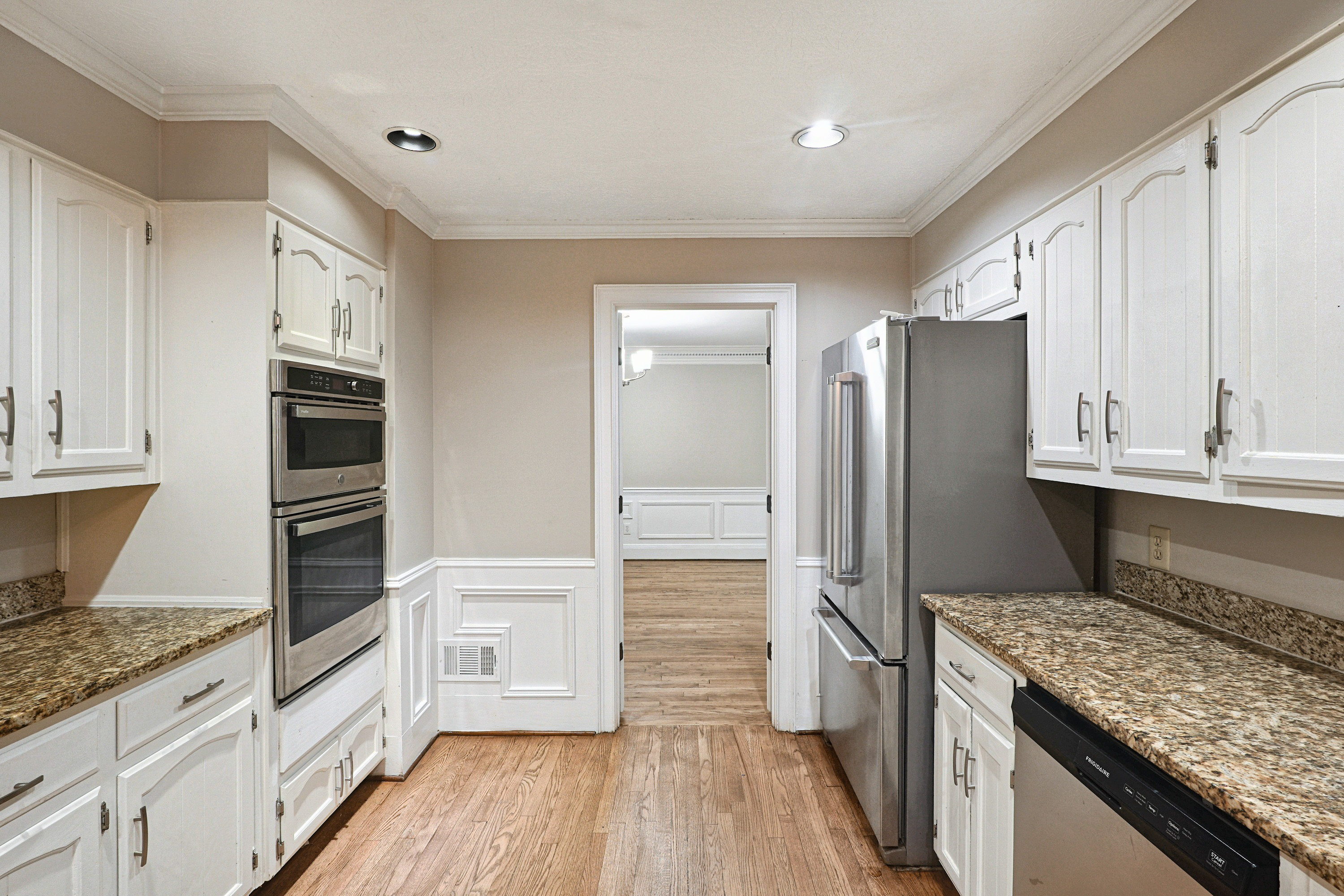 Photo 16 of 63 of 2360 Kimbrough Ct, Sandy Springs, GA