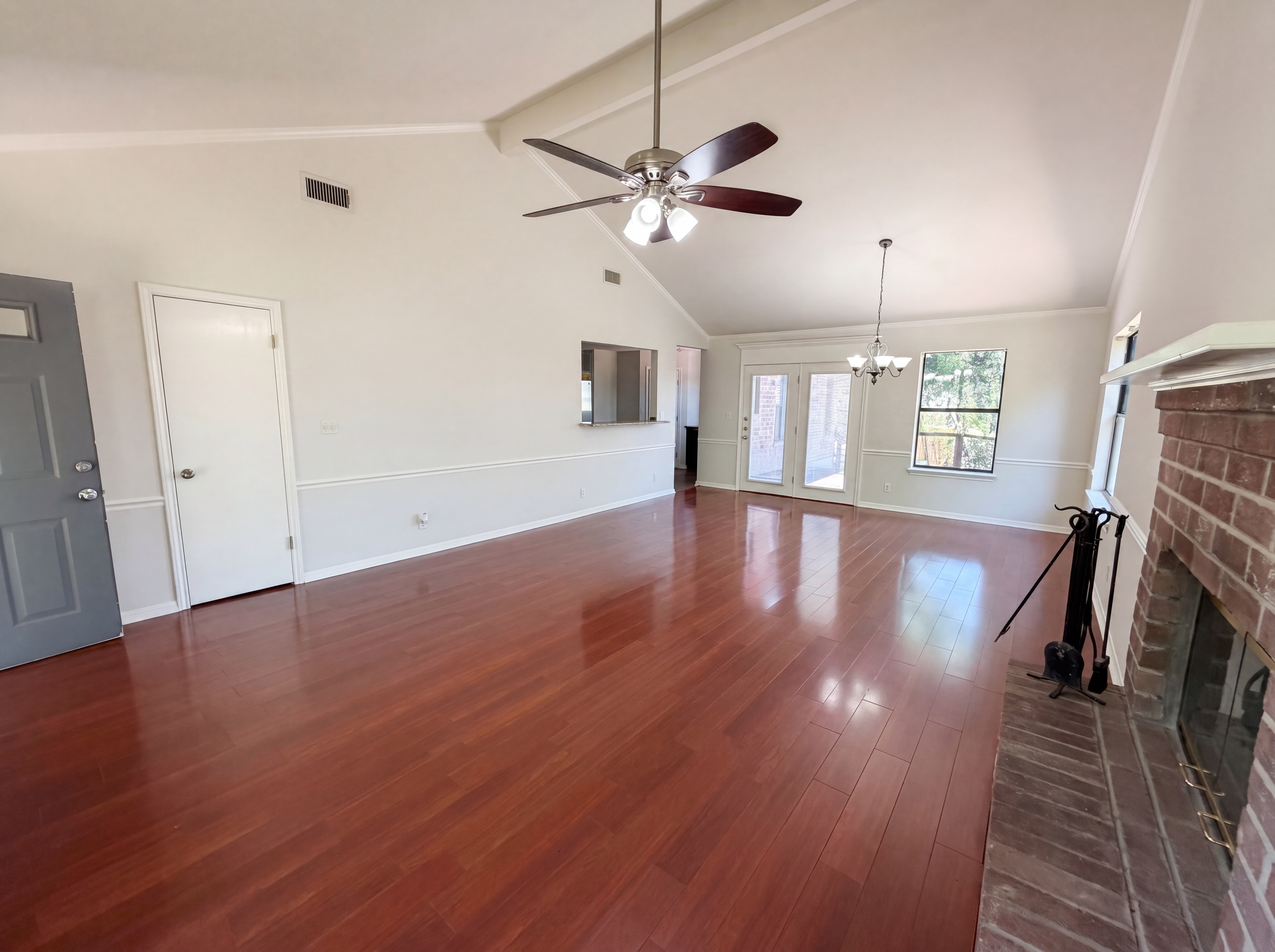 Photo 8 of 17 of 1111 N Riviera Cir, Cedar Park, TX