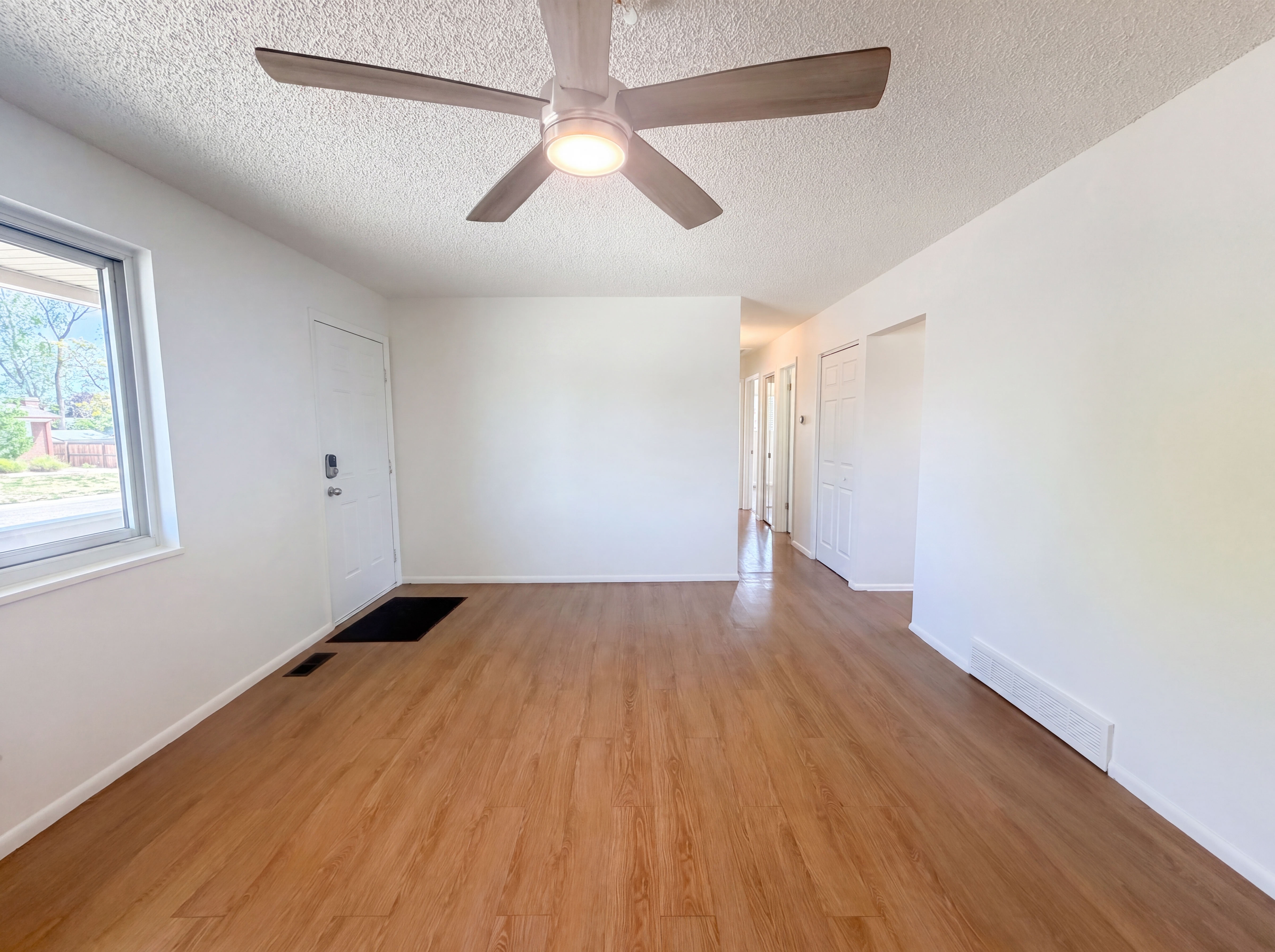 Photo 8 of 25 of 1902 E 116th Pl, Northglenn, CO