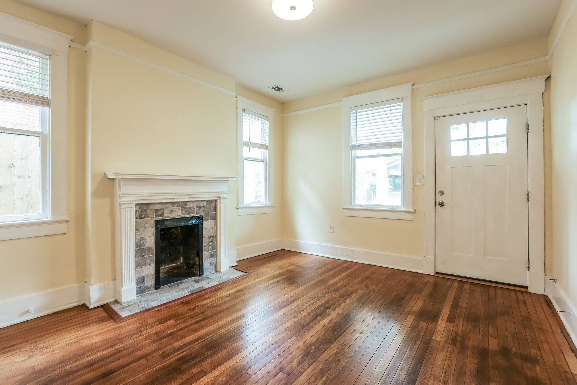 Photo 3 of 21 of 1231 E 42nd St, Savannah, GA