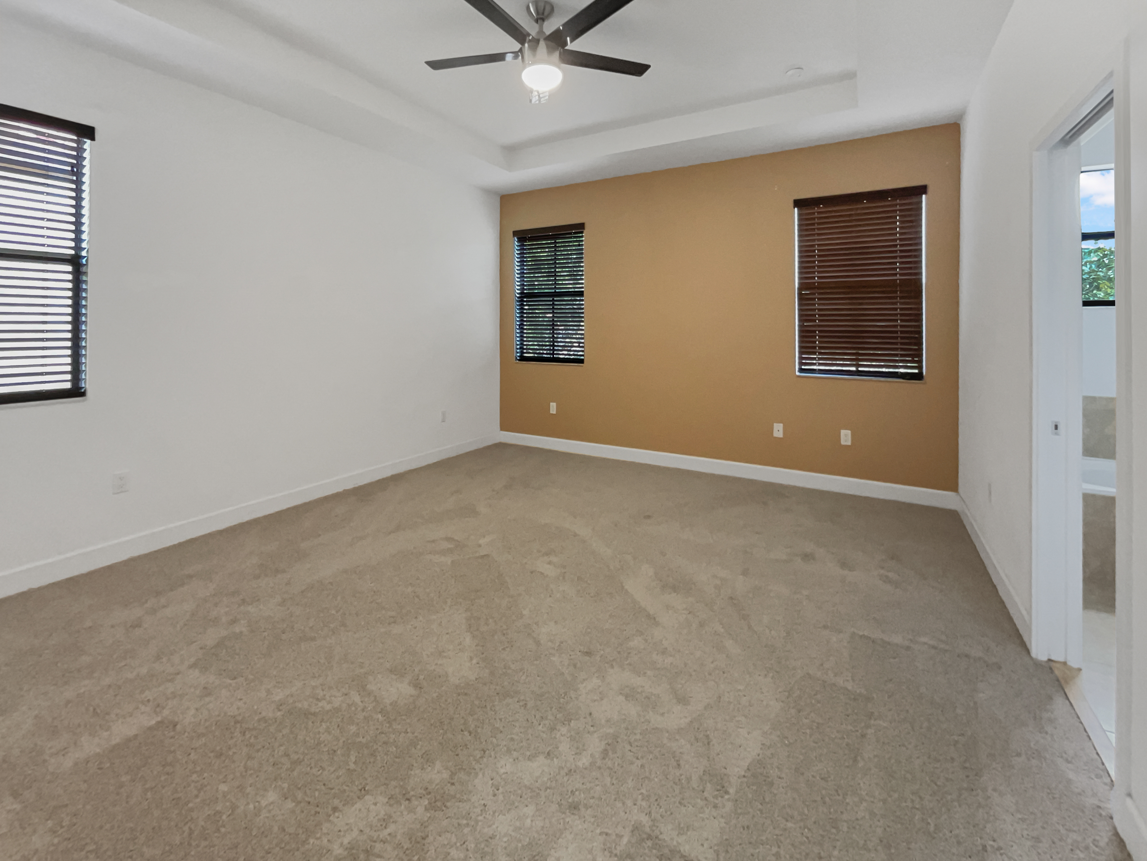 Photo 15 of 28 of 4879 NW 55th Pl, Fort Lauderdale, FL