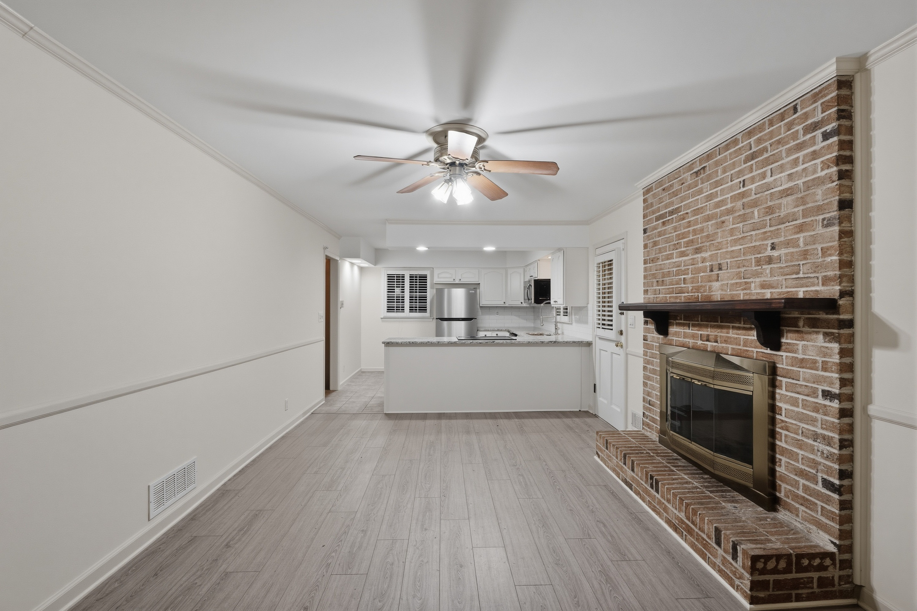 Photo 8 of 29 of 3969 Briaridge Cir, Atlanta, GA