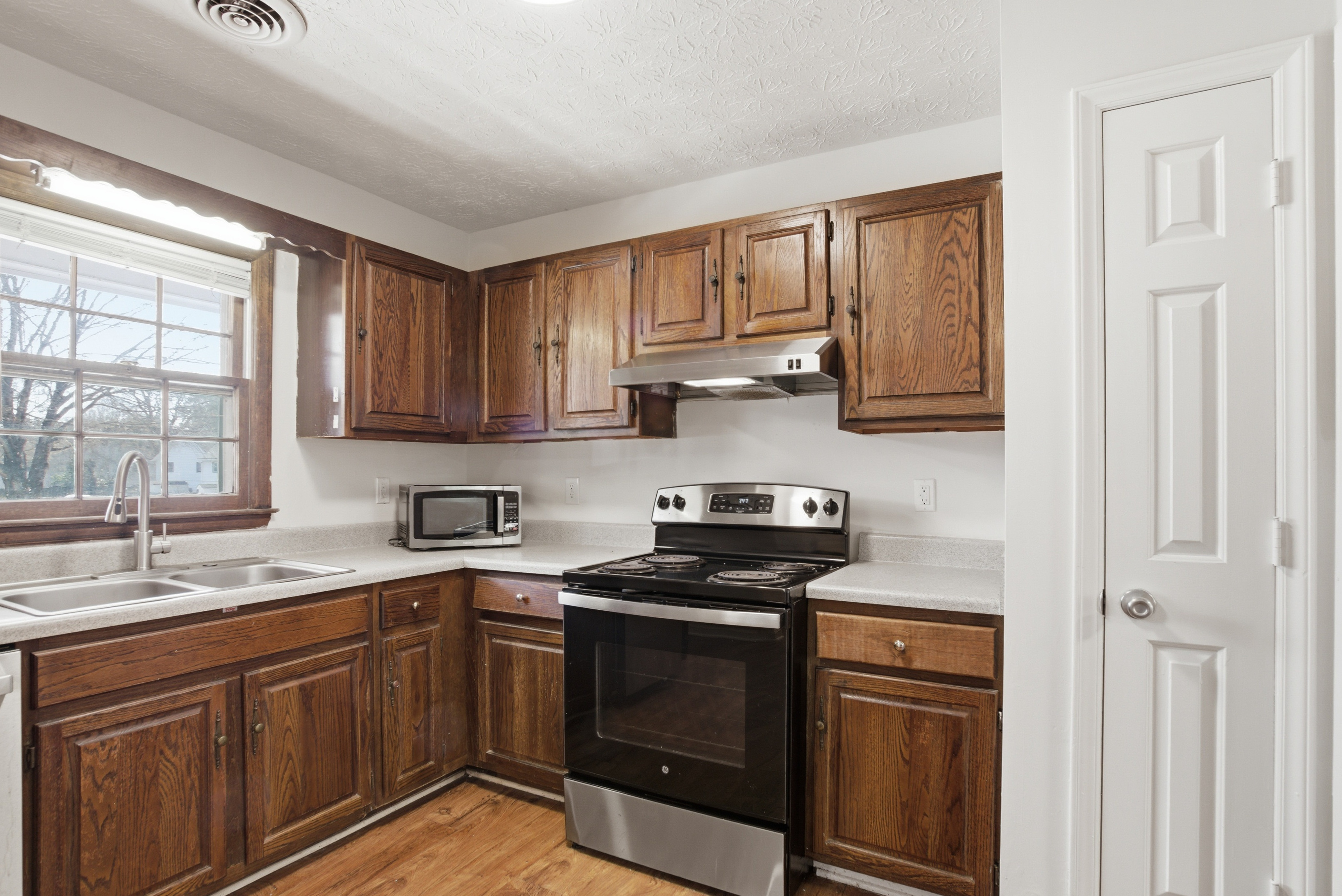 Photo 12 of 29 of 1905 S Milledge Ave, Athens, GA