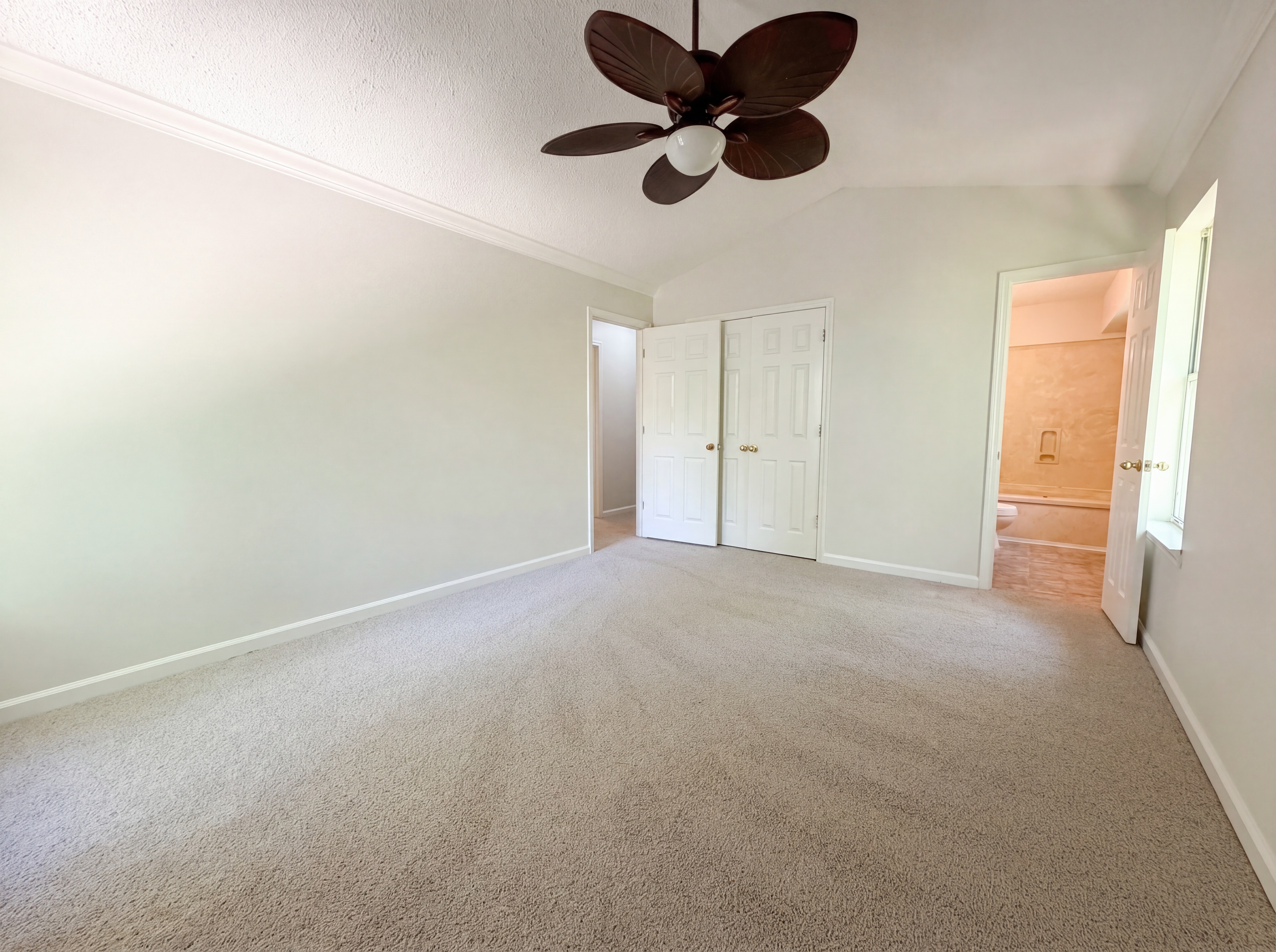 Photo 4 of 20 of 5816 Janet Dr, Trussville, AL