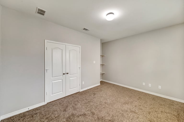 Photo 14 of 26 - 8737 Stone Valley Dr, Fort Worth, TX 76244
