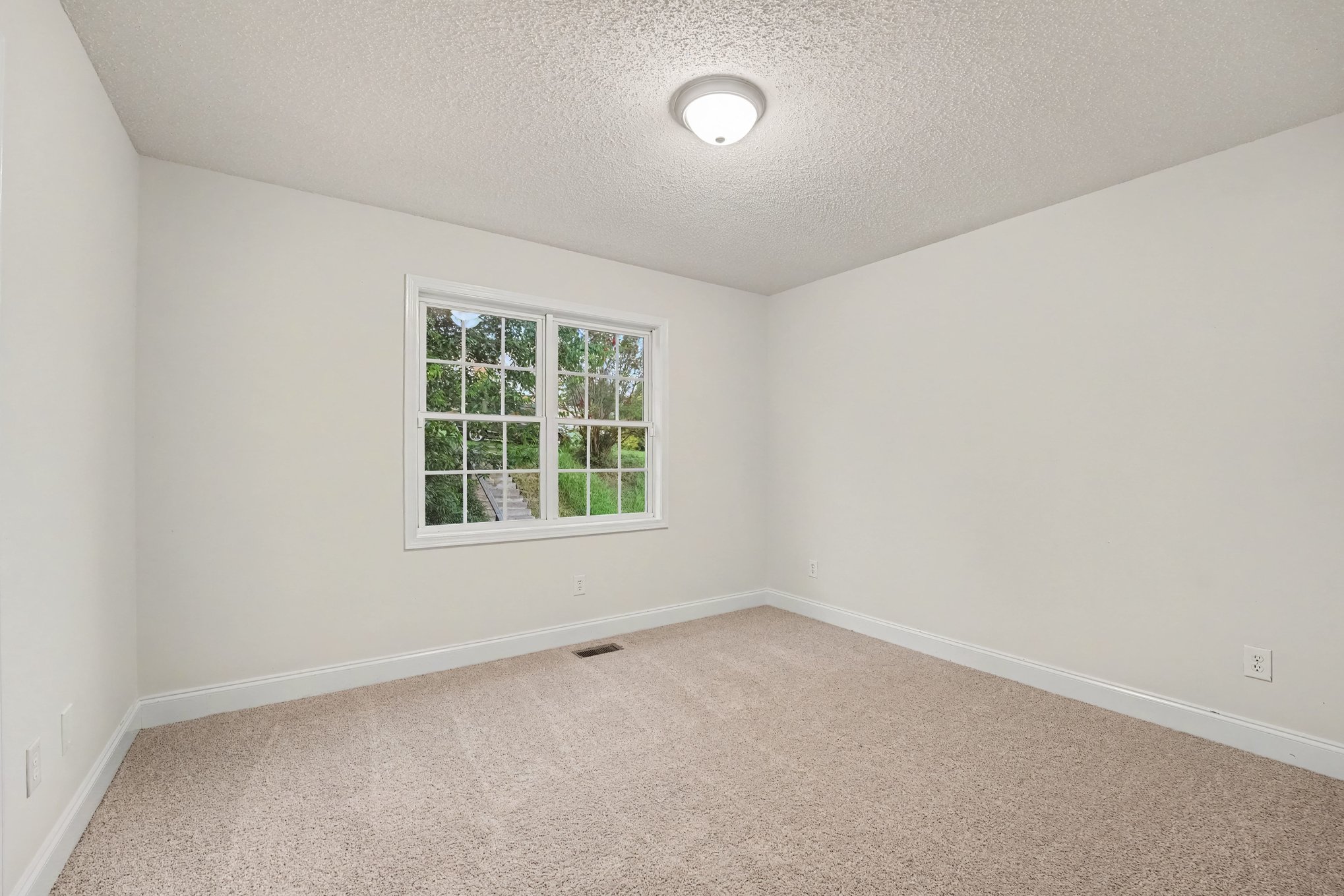 Photo 9 of 17 of 4750 Dalena Dr, Claremont, NC
