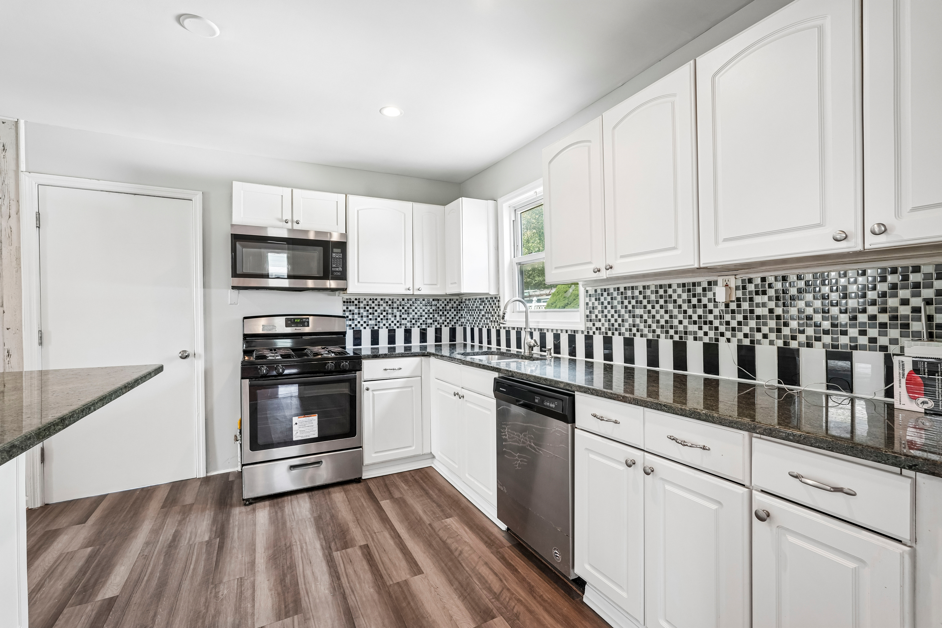 Photo 2 of 39 of 94 S 21st Ave, Manville, NJ