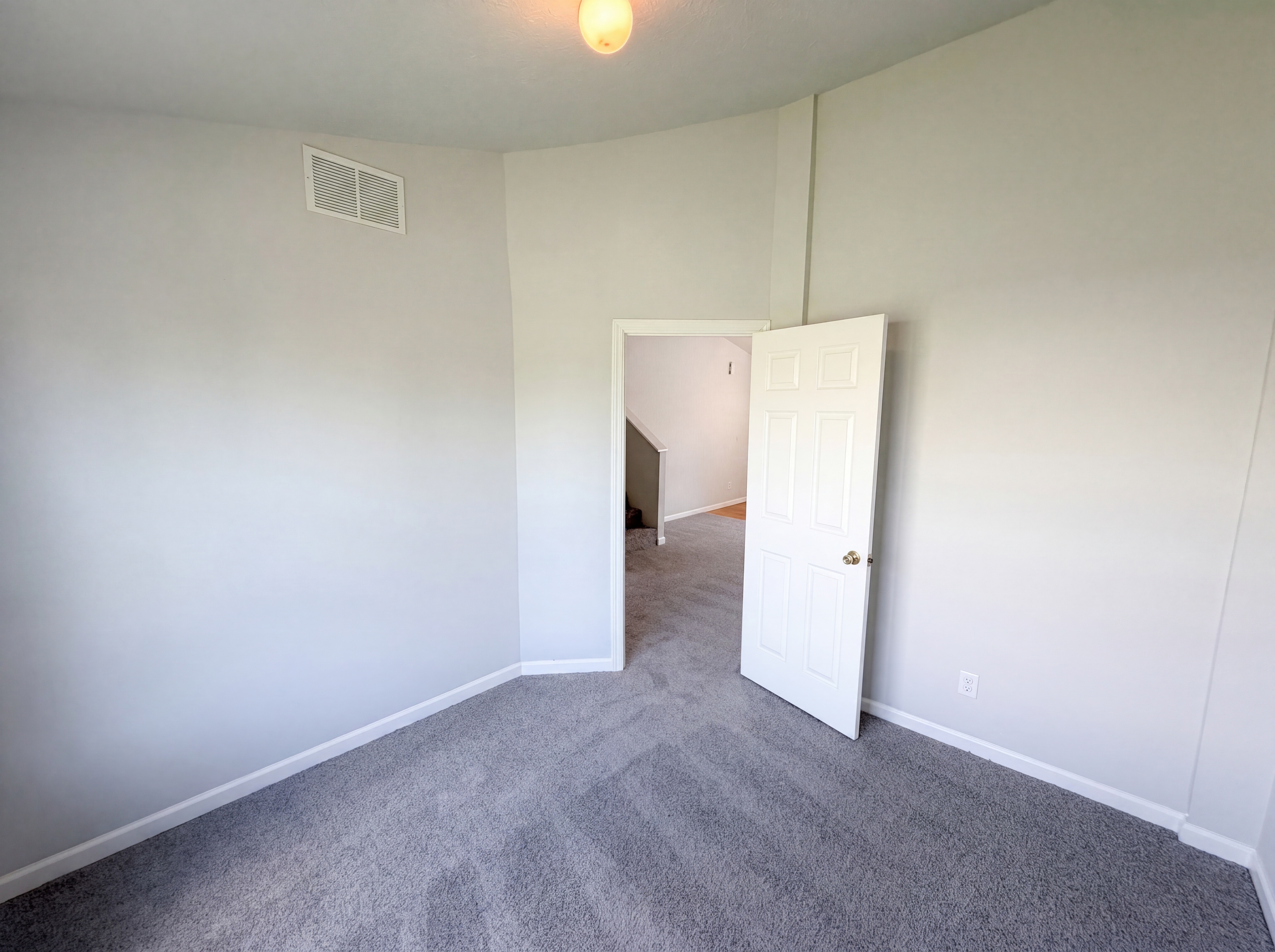 Photo 10 of 22 of 4322 Rhapsody Ln, Indianapolis, IN